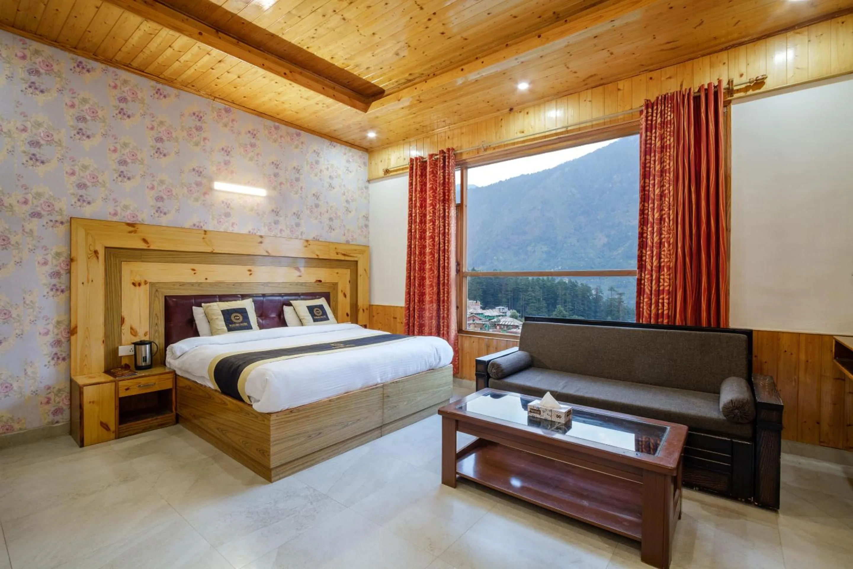Photo of the whole room, Bed in Hotel Cherry Manali
