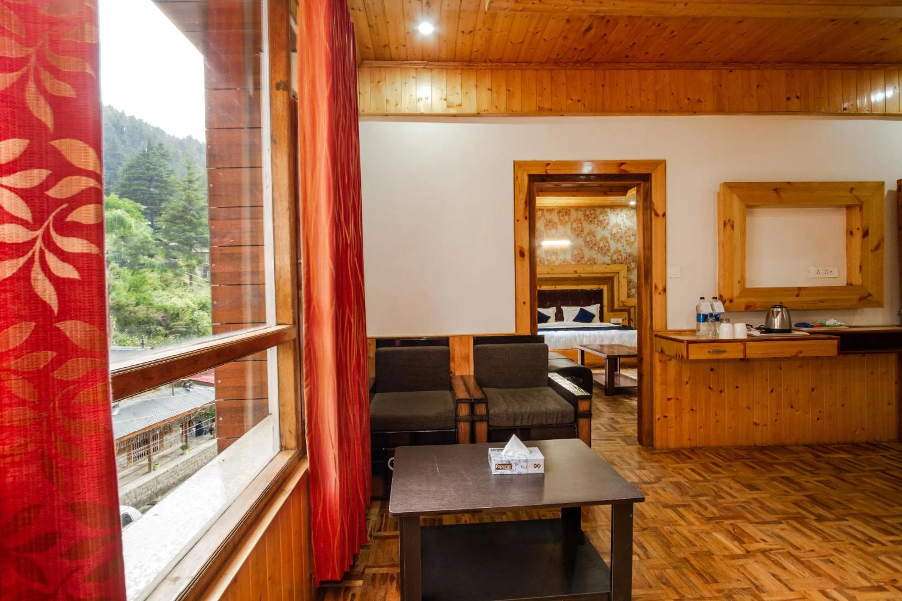 Dining area in Hotel Cherry Manali