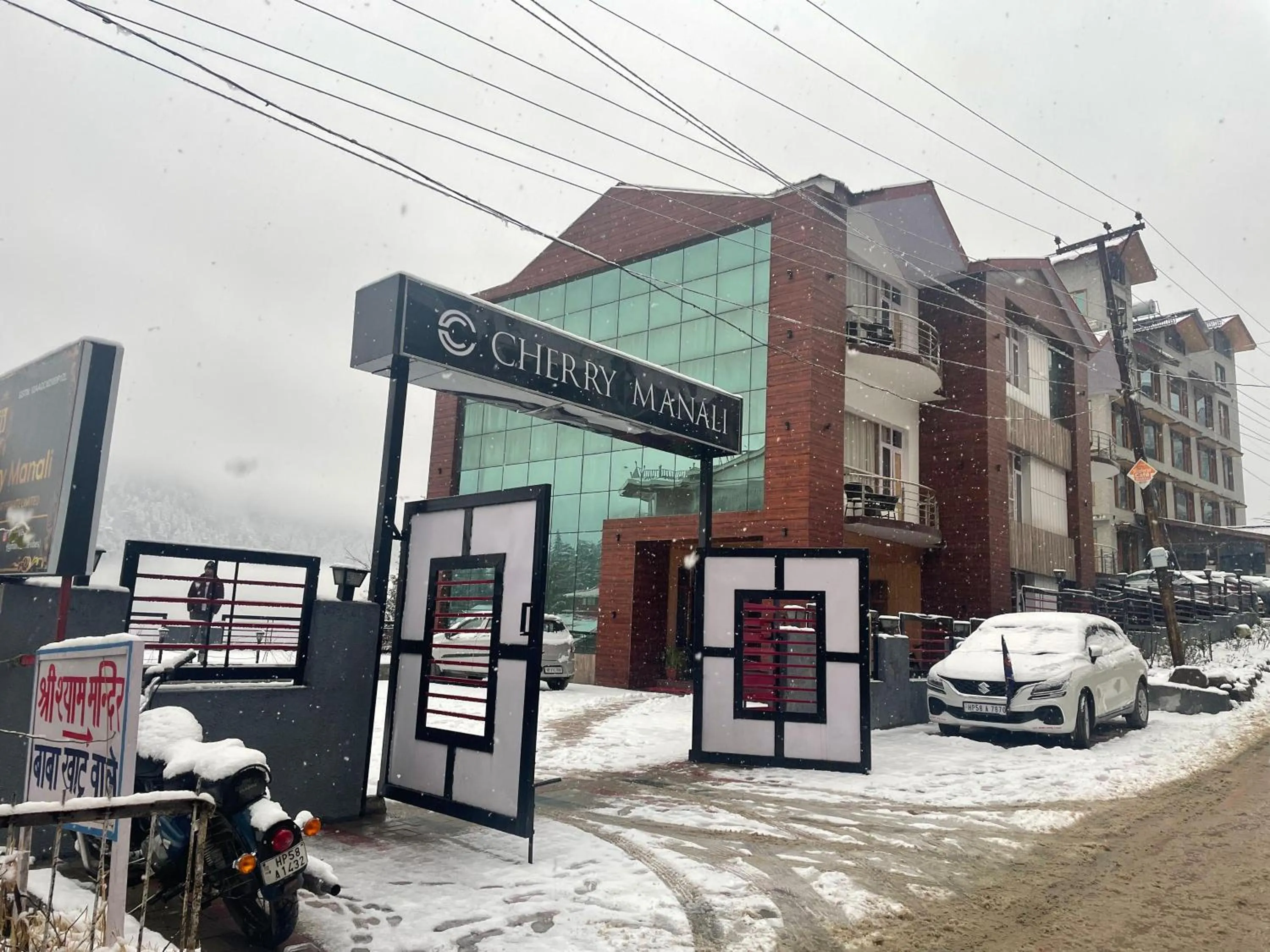 Property building in Hotel Cherry Manali