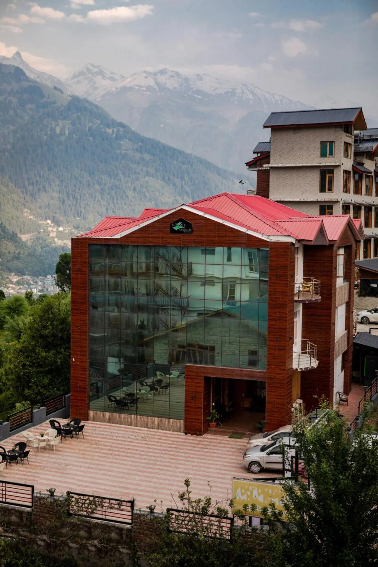 Property building in Hotel Cherry Manali