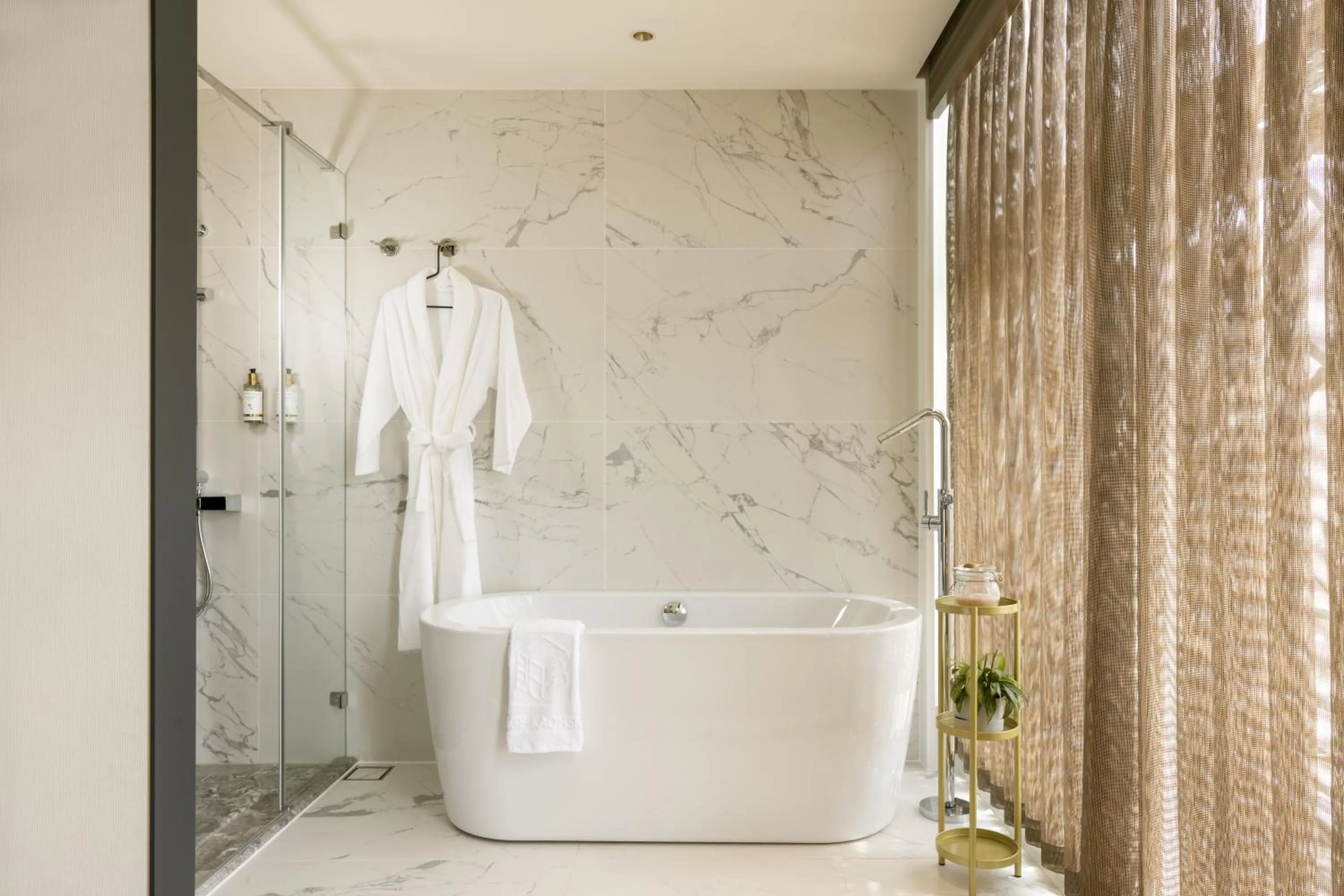 Shower in Voyage Kaohsiung By Cosmos Oasis