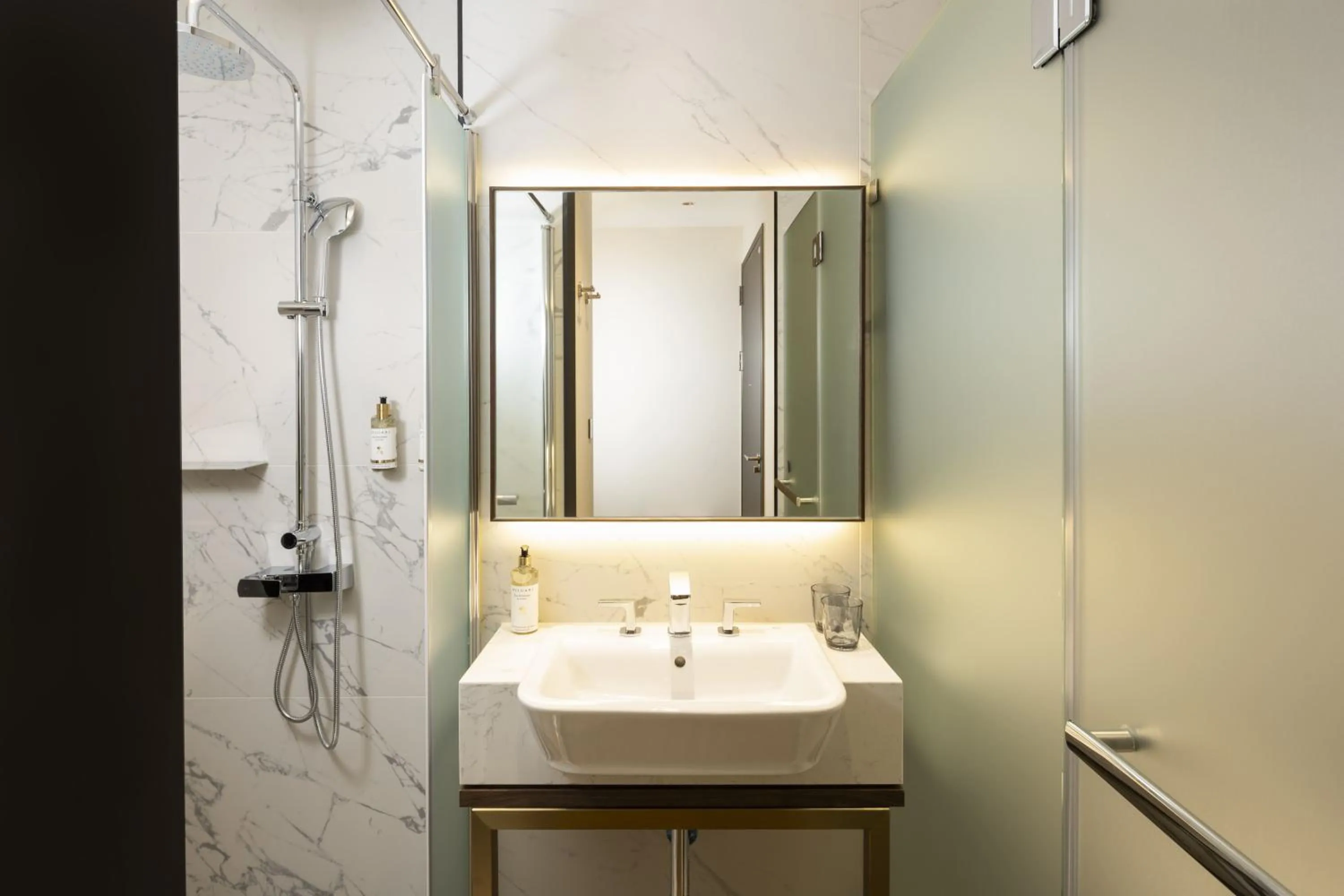 Shower in Voyage Kaohsiung By Cosmos Oasis