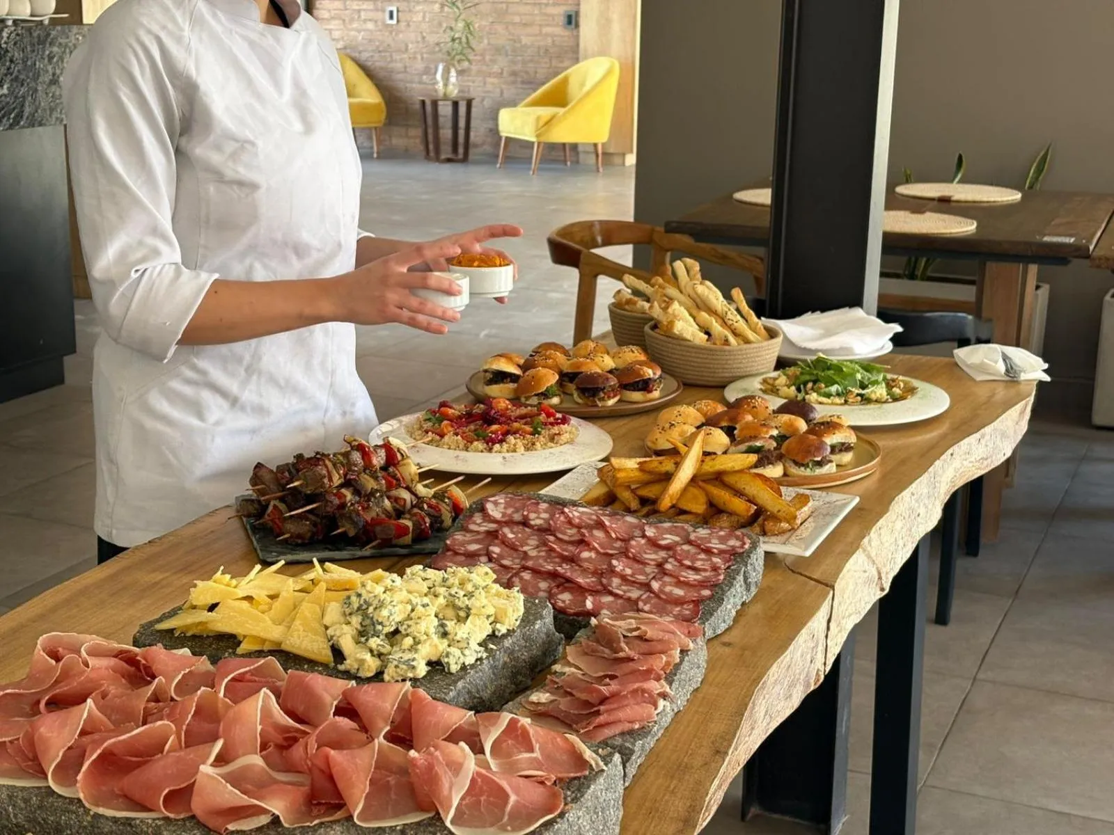 Restaurant/places to eat in Amerian Chacras de Coria