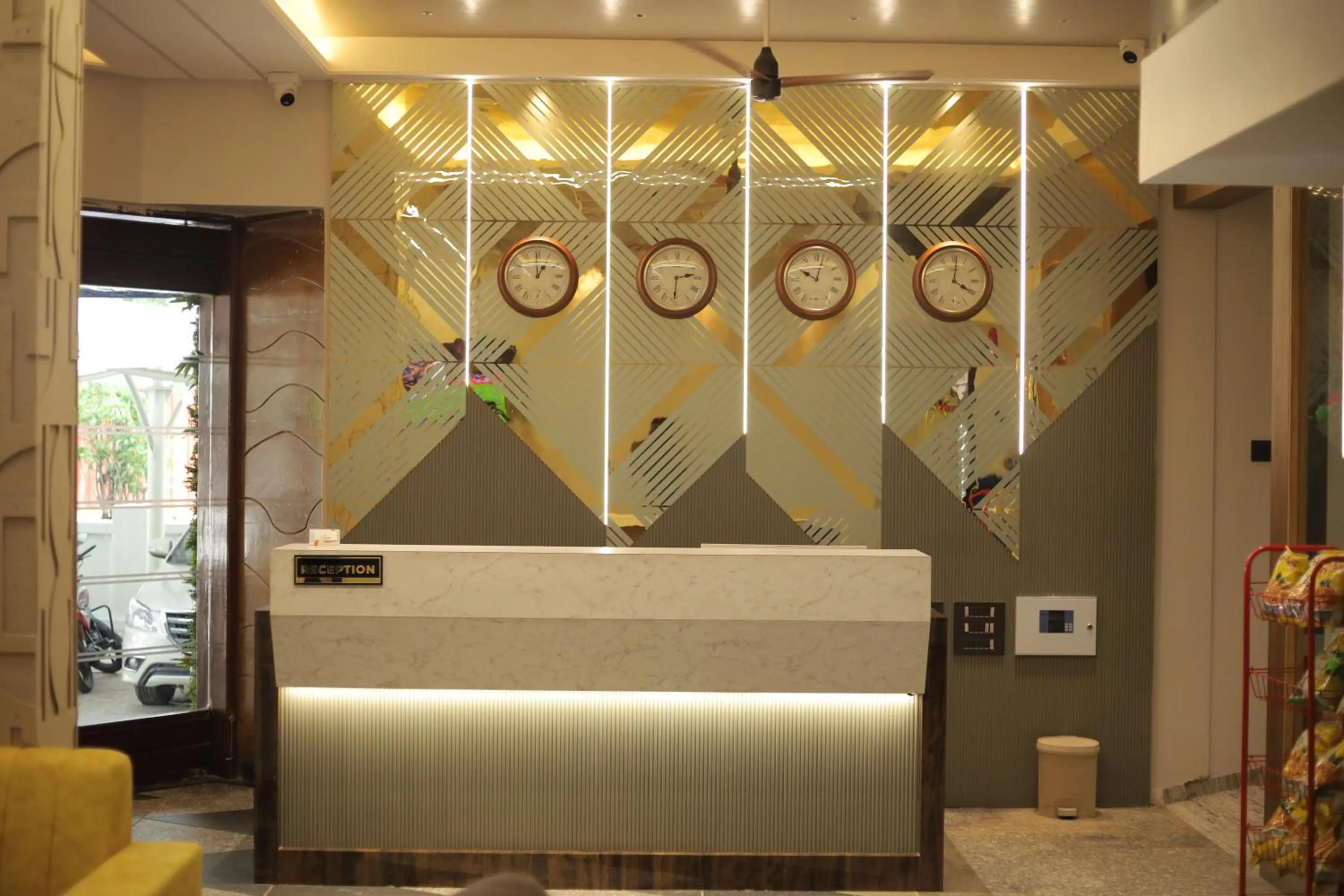 Lobby or reception in Hotel Statusinn, Ichalkaranji