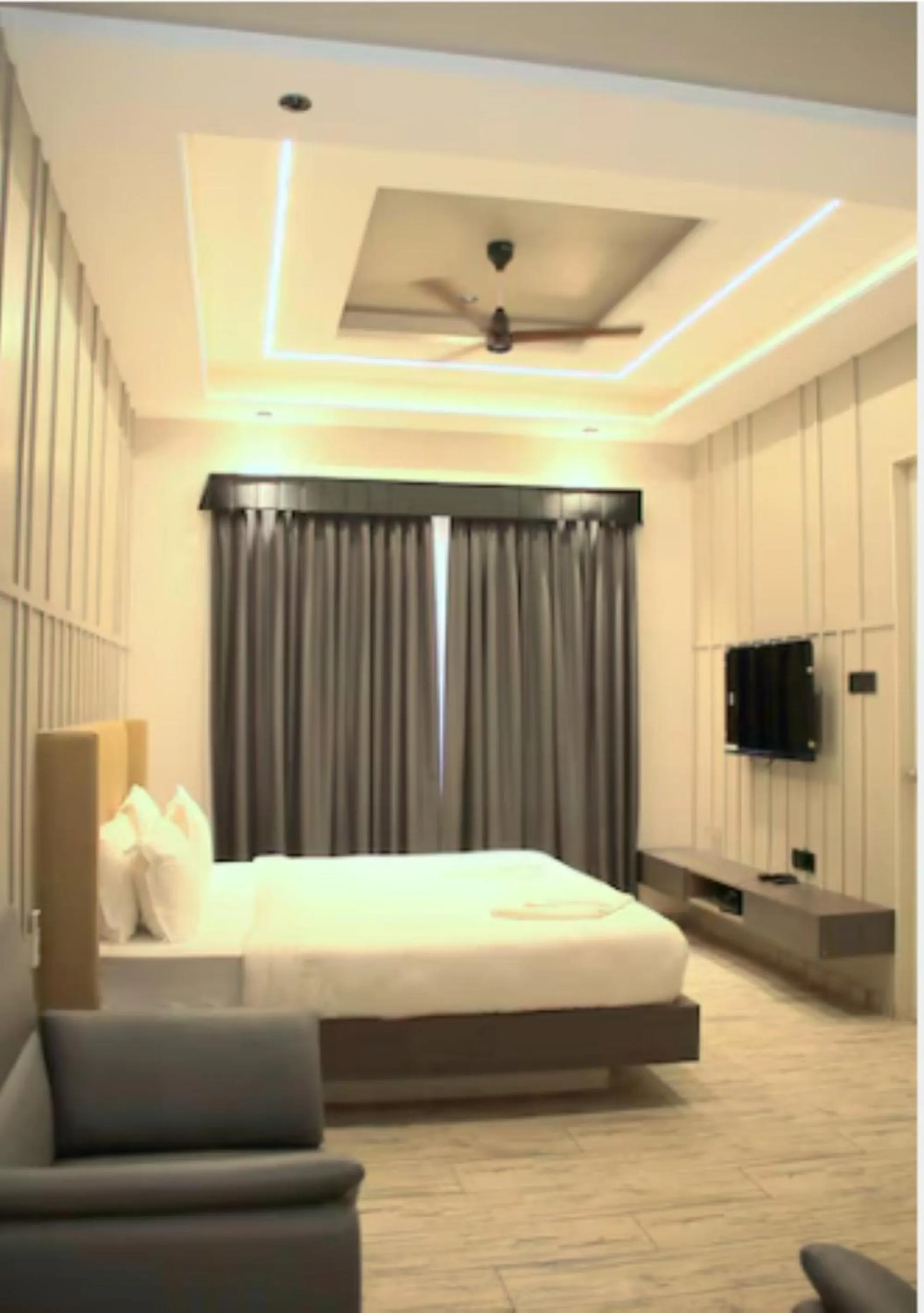 Bed in Hotel Statusinn, Ichalkaranji