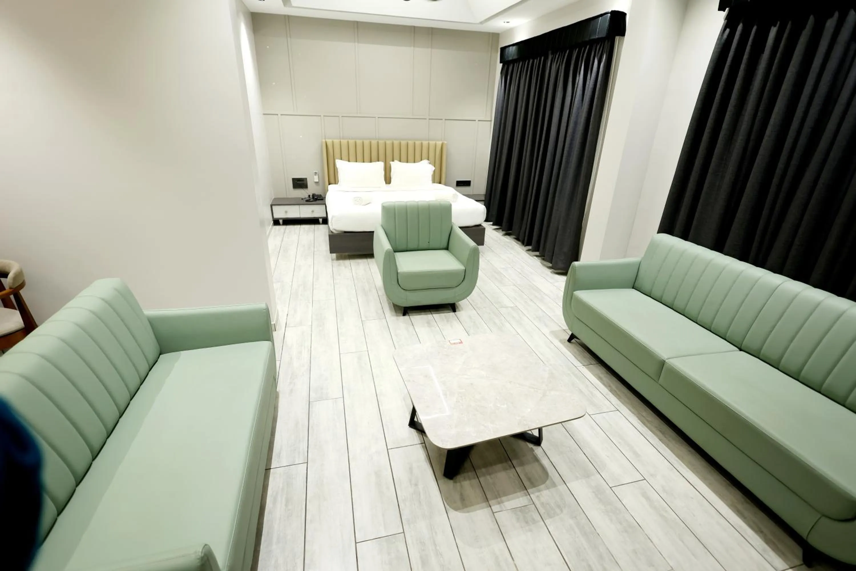 Living room in Hotel Statusinn, Ichalkaranji