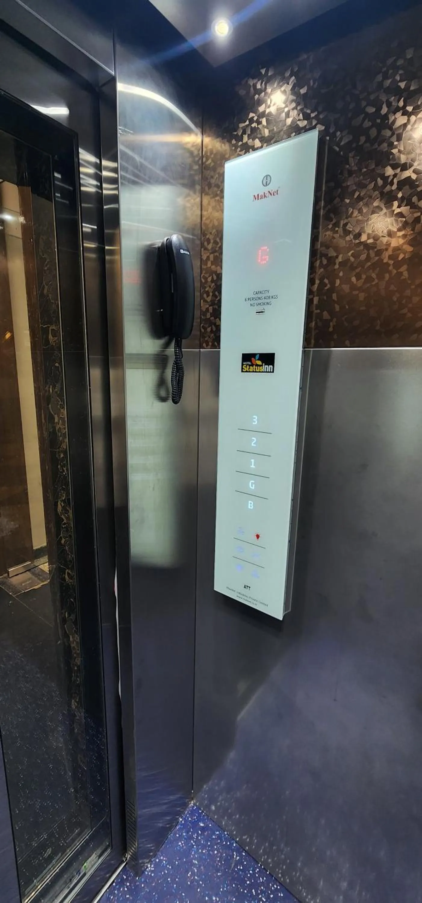 elevator in Hotel Statusinn, Ichalkaranji
