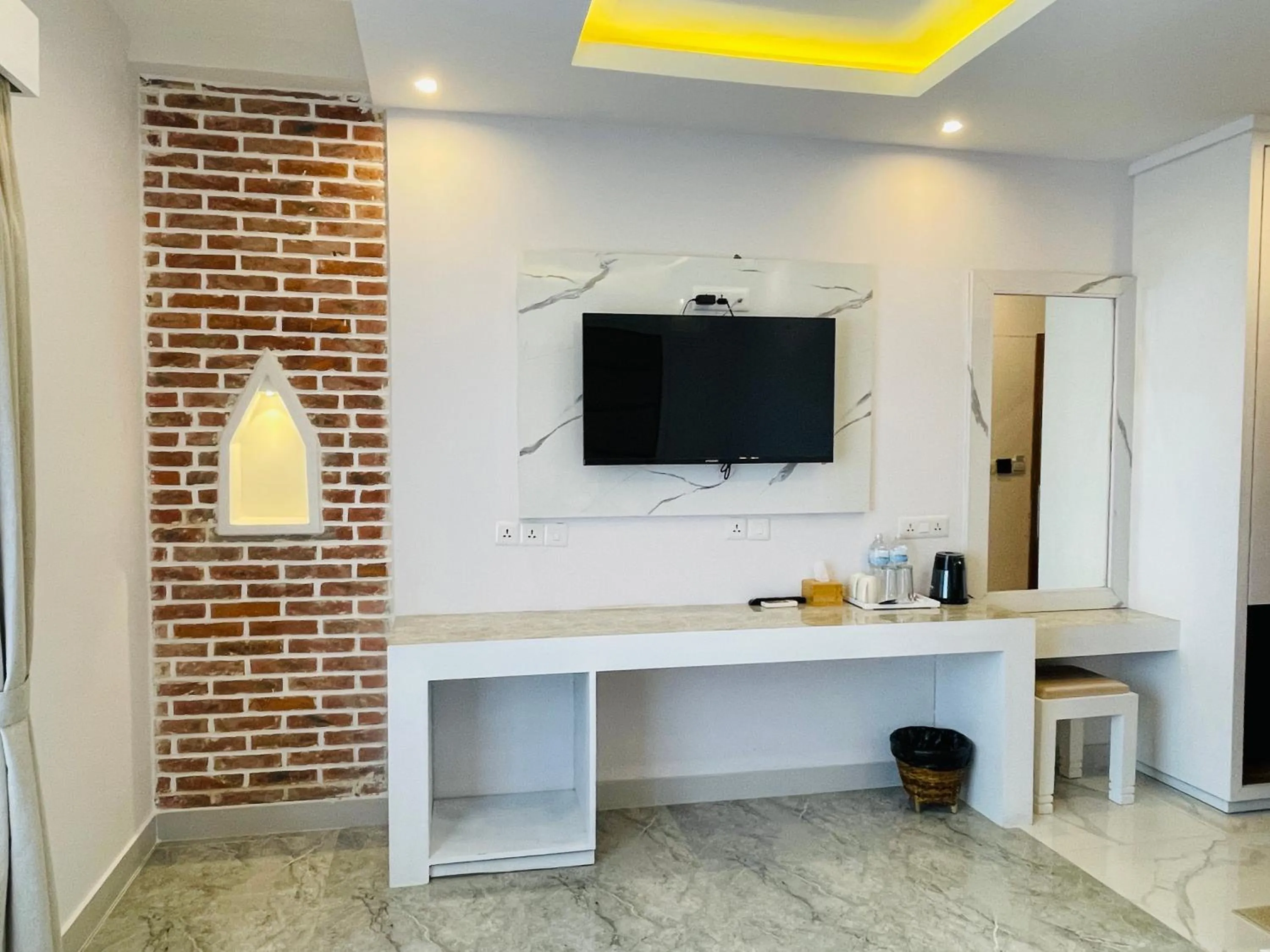 TV and multimedia in Hotel Matina Suites