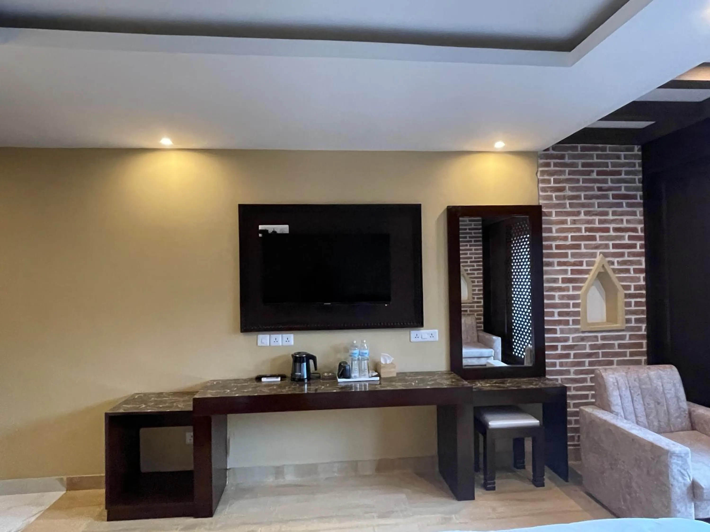 TV and multimedia in Hotel Matina Suites