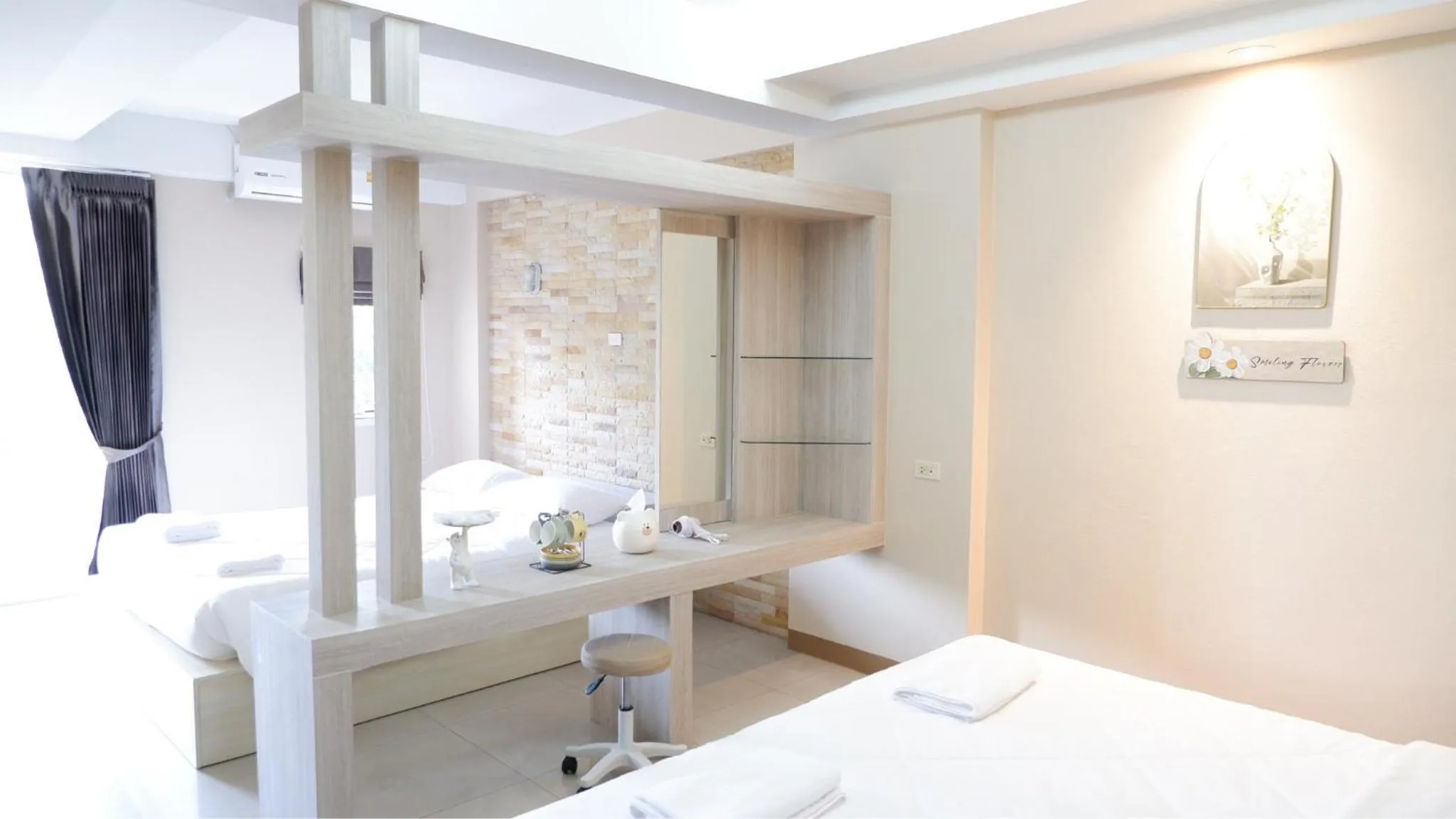 Bed in Shi-ro-i Poshtel