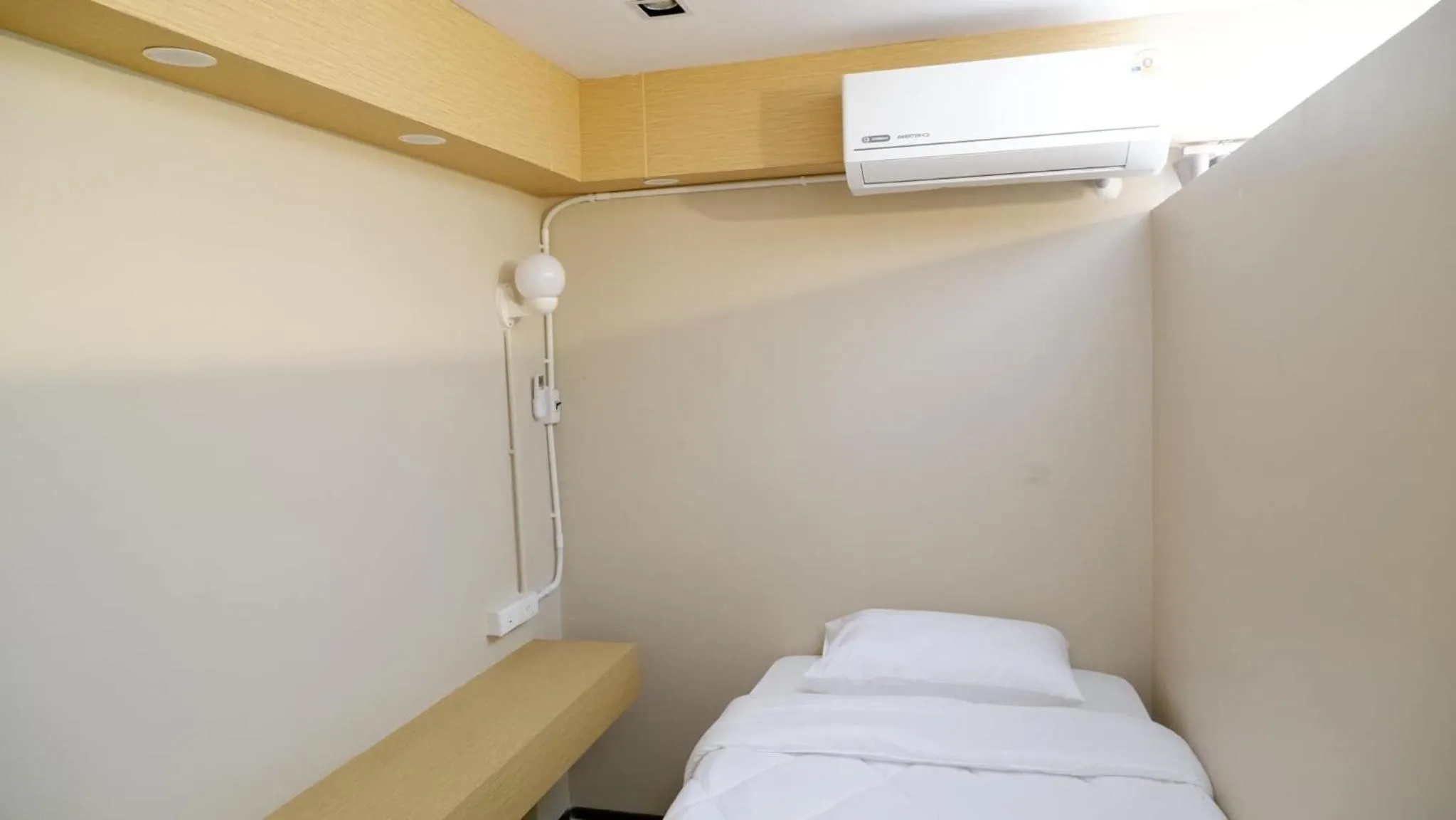 Bed in Shi-ro-i Poshtel