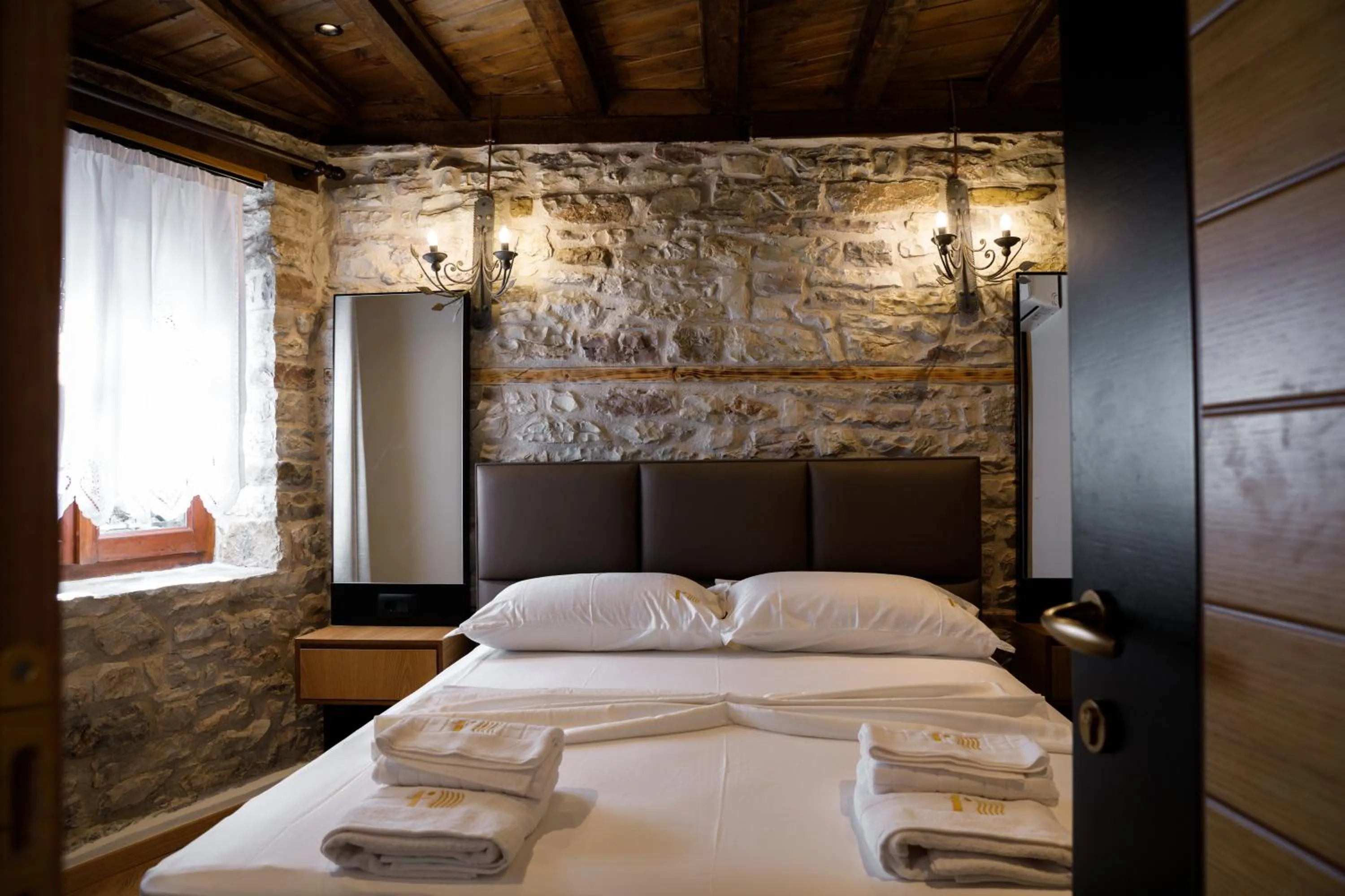 Double Room (1 Adult + 1 Child) in Furra Hotel