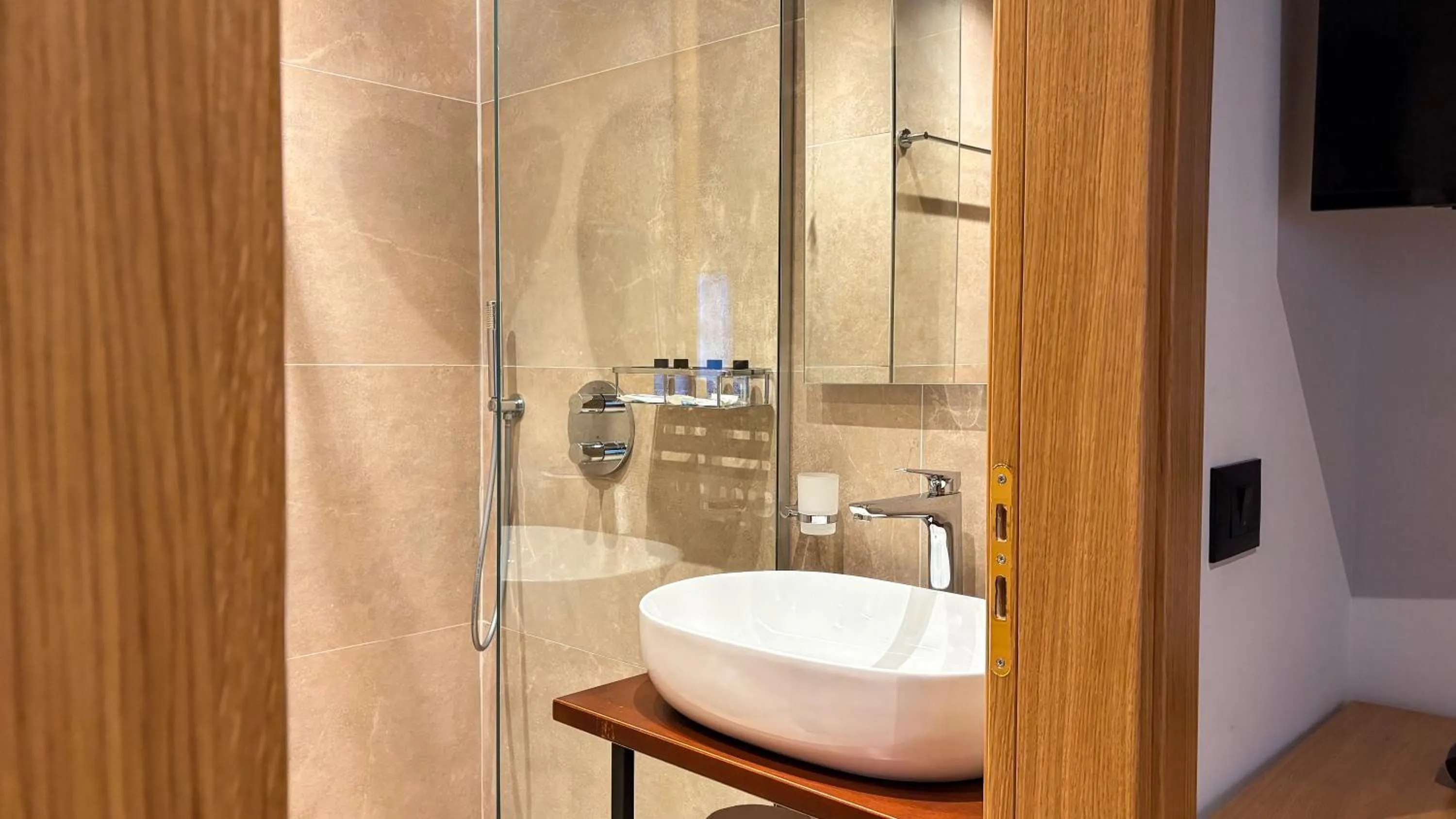 Shower in Furra Hotel