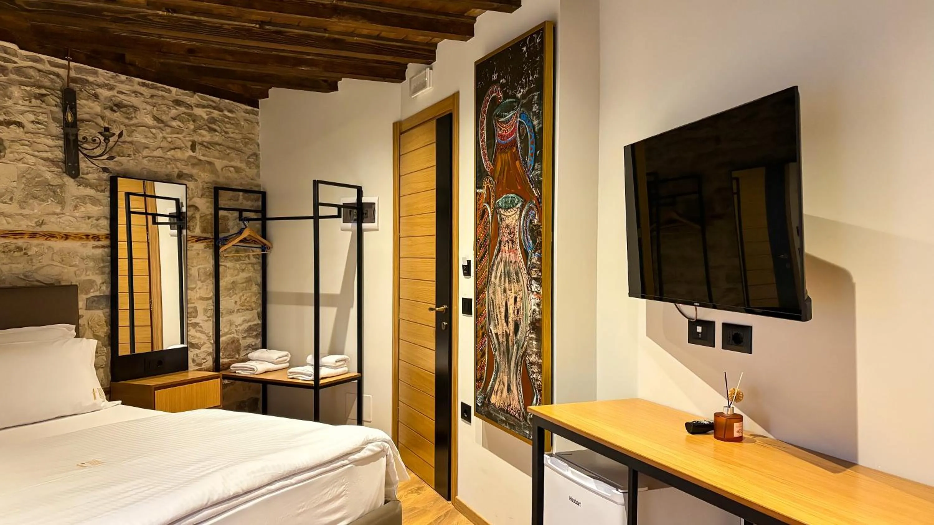 TV and multimedia, Bed in Furra Hotel