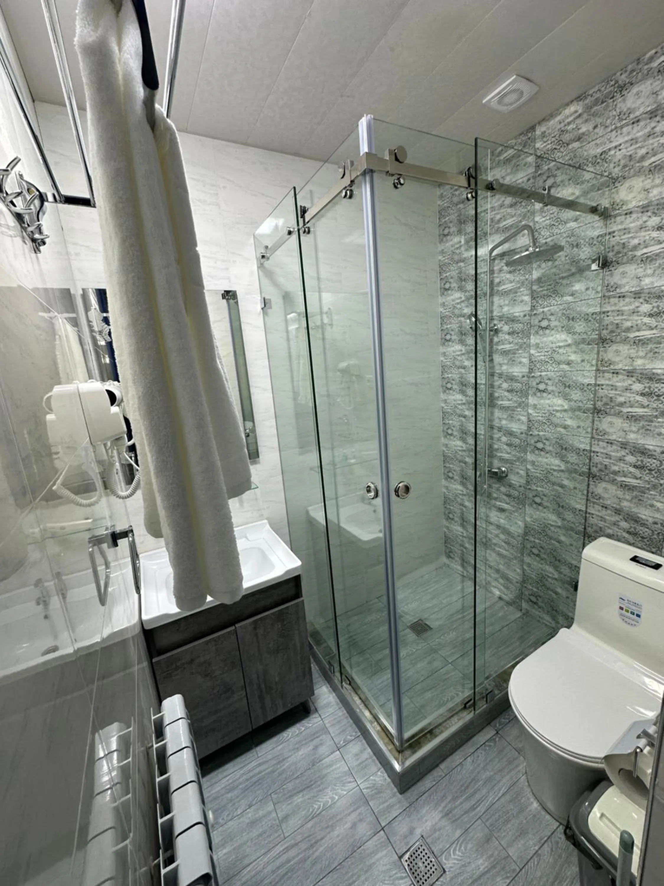 Shower in Dilfuz guest house boutique