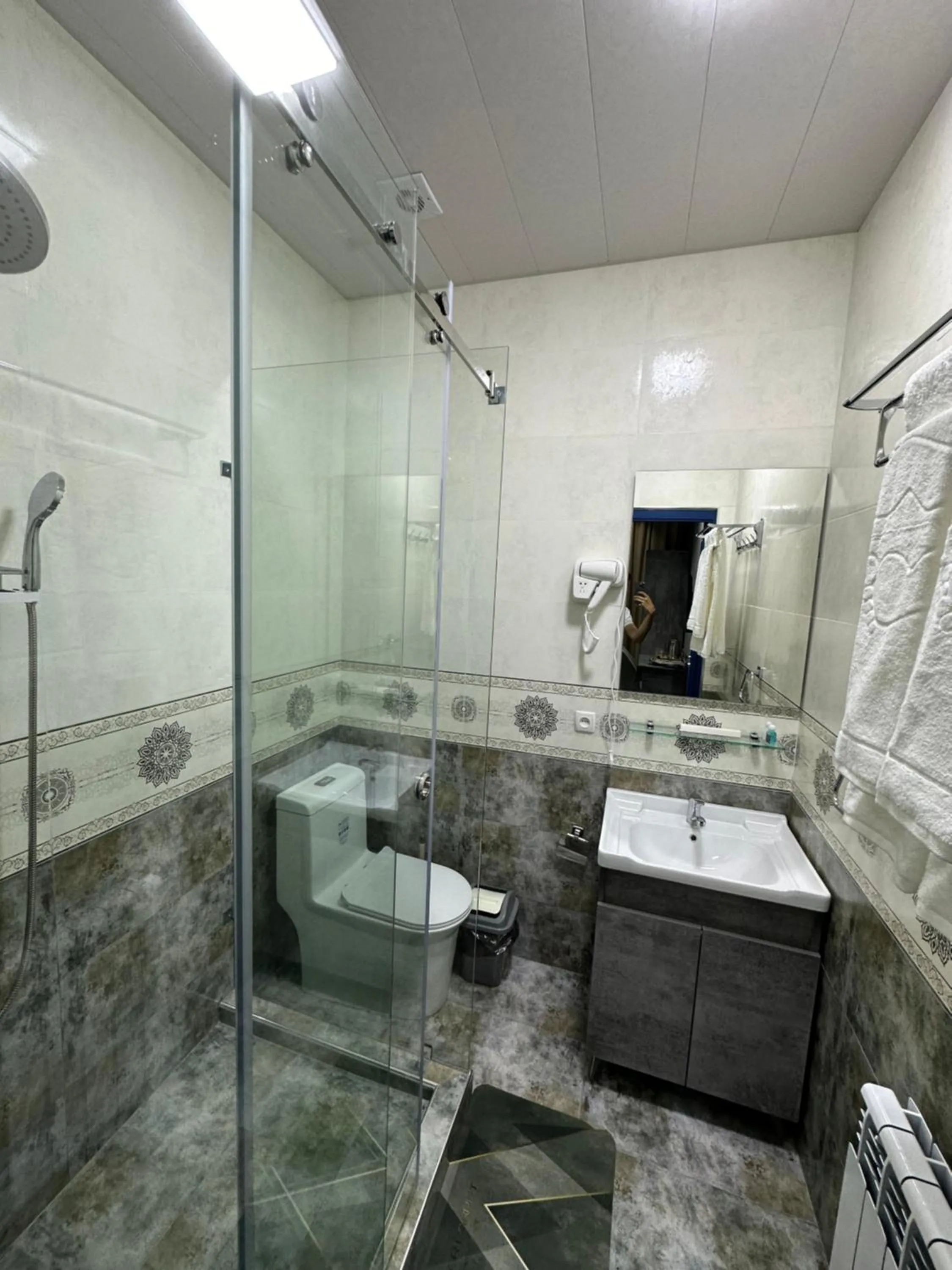 Shower in Dilfuz guest house boutique