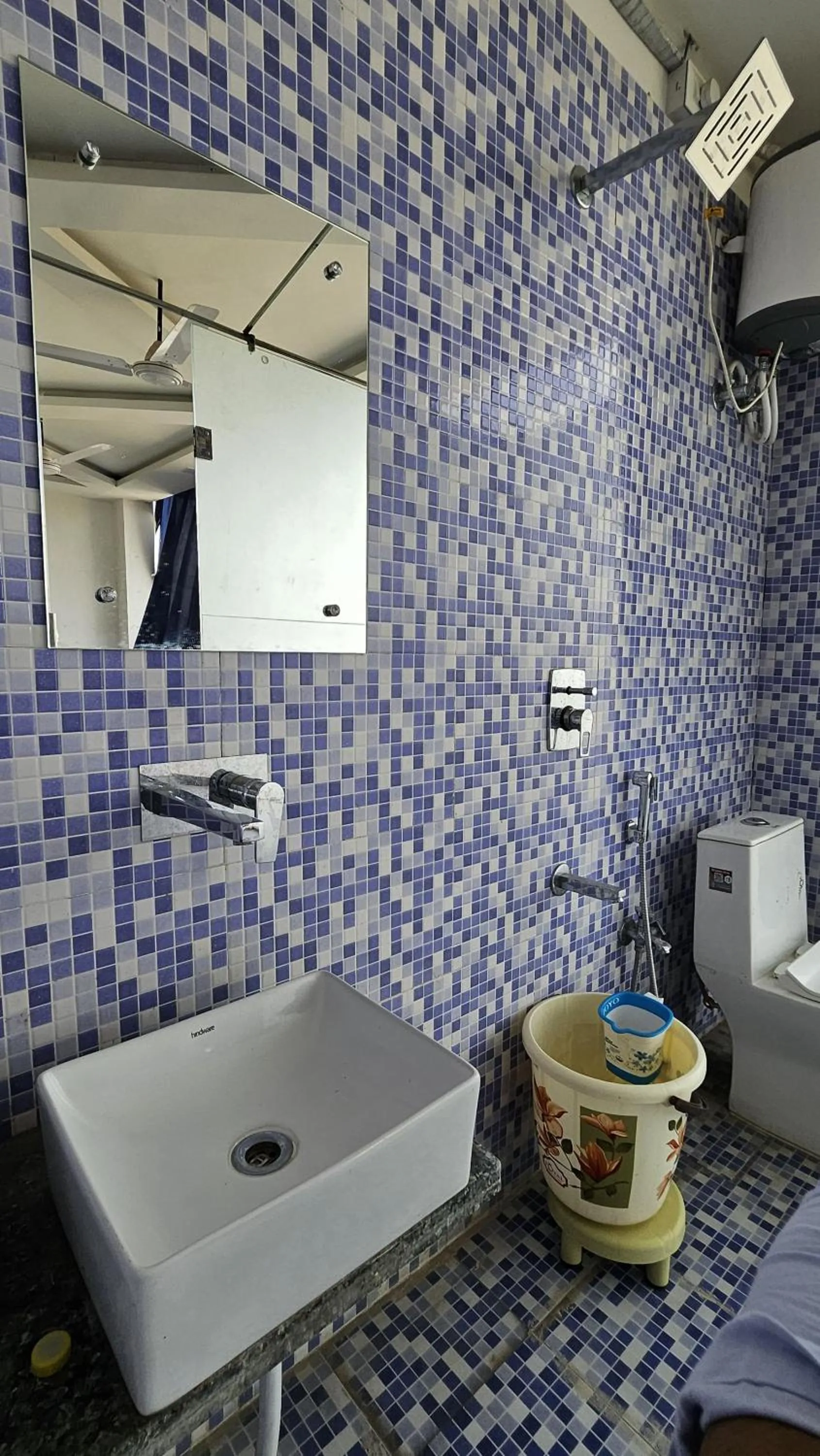 Bathroom in Jhansi Castle Inn