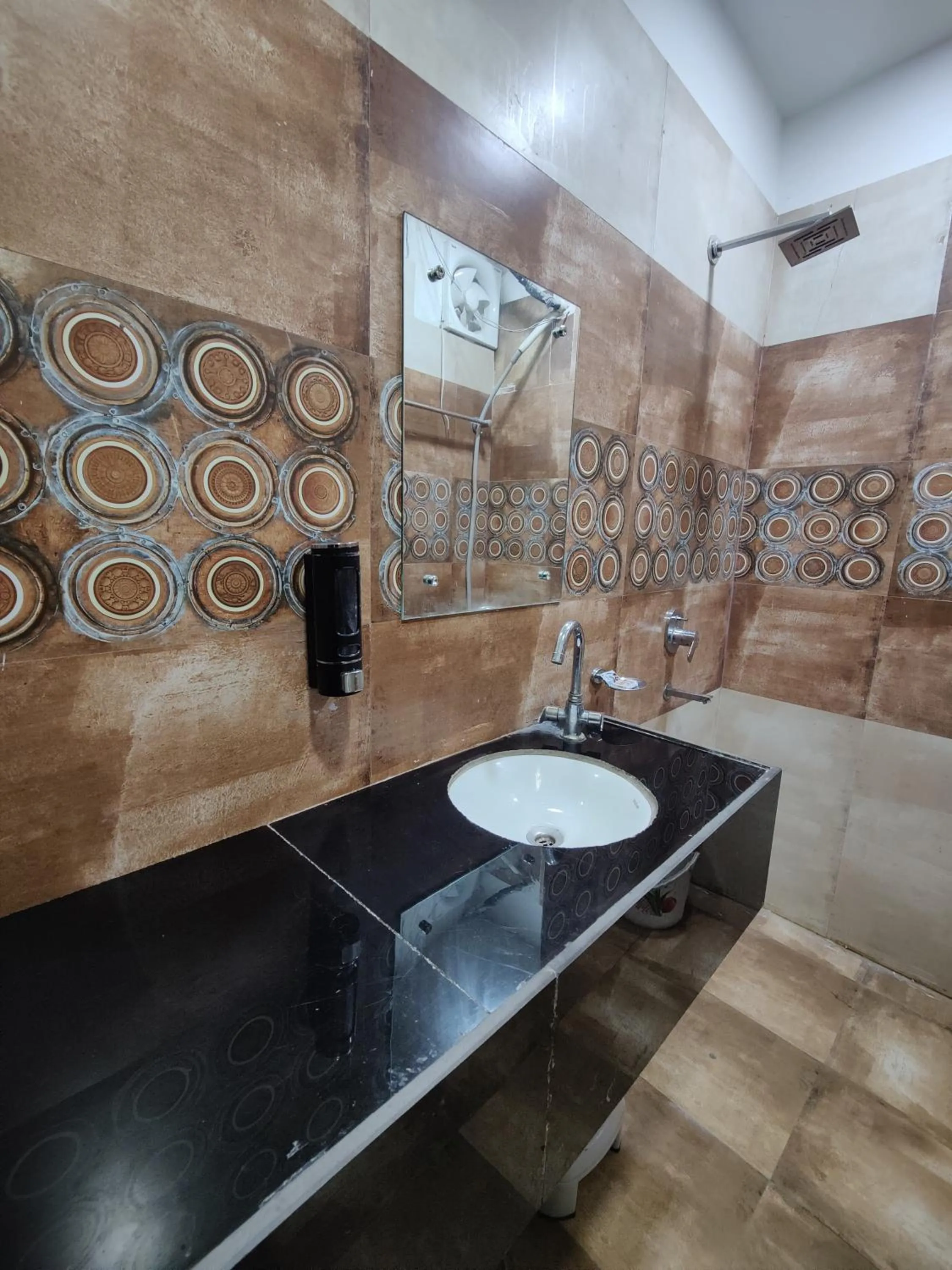 Bathroom in Jhansi Castle Inn