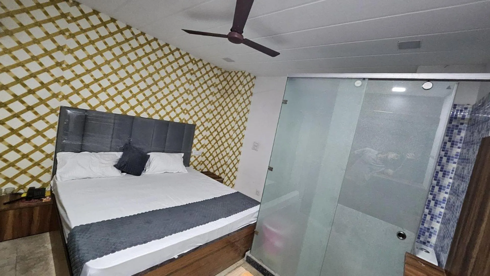 Bed in Jhansi Castle Inn