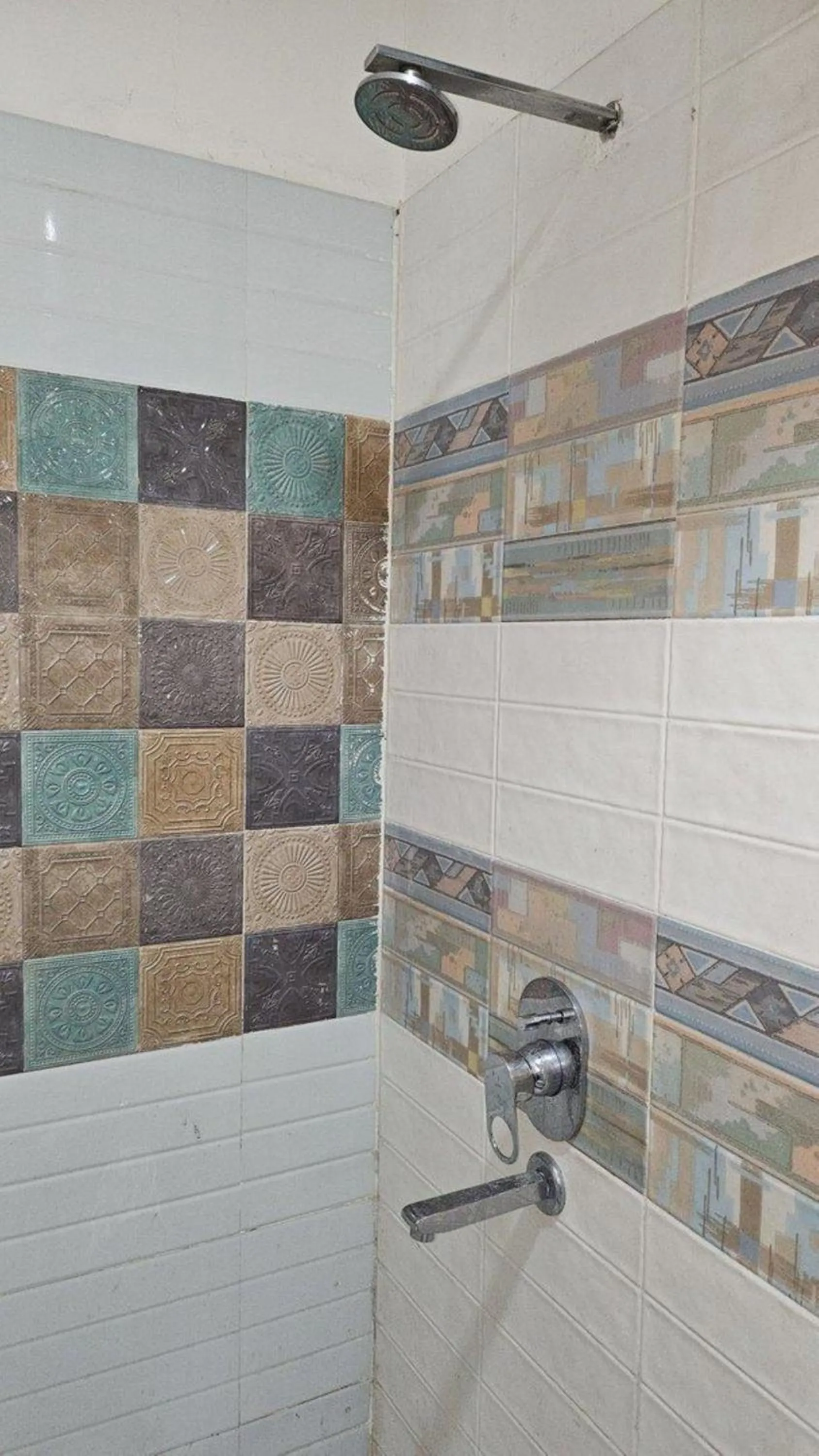 Bathroom in Jhansi Castle Inn