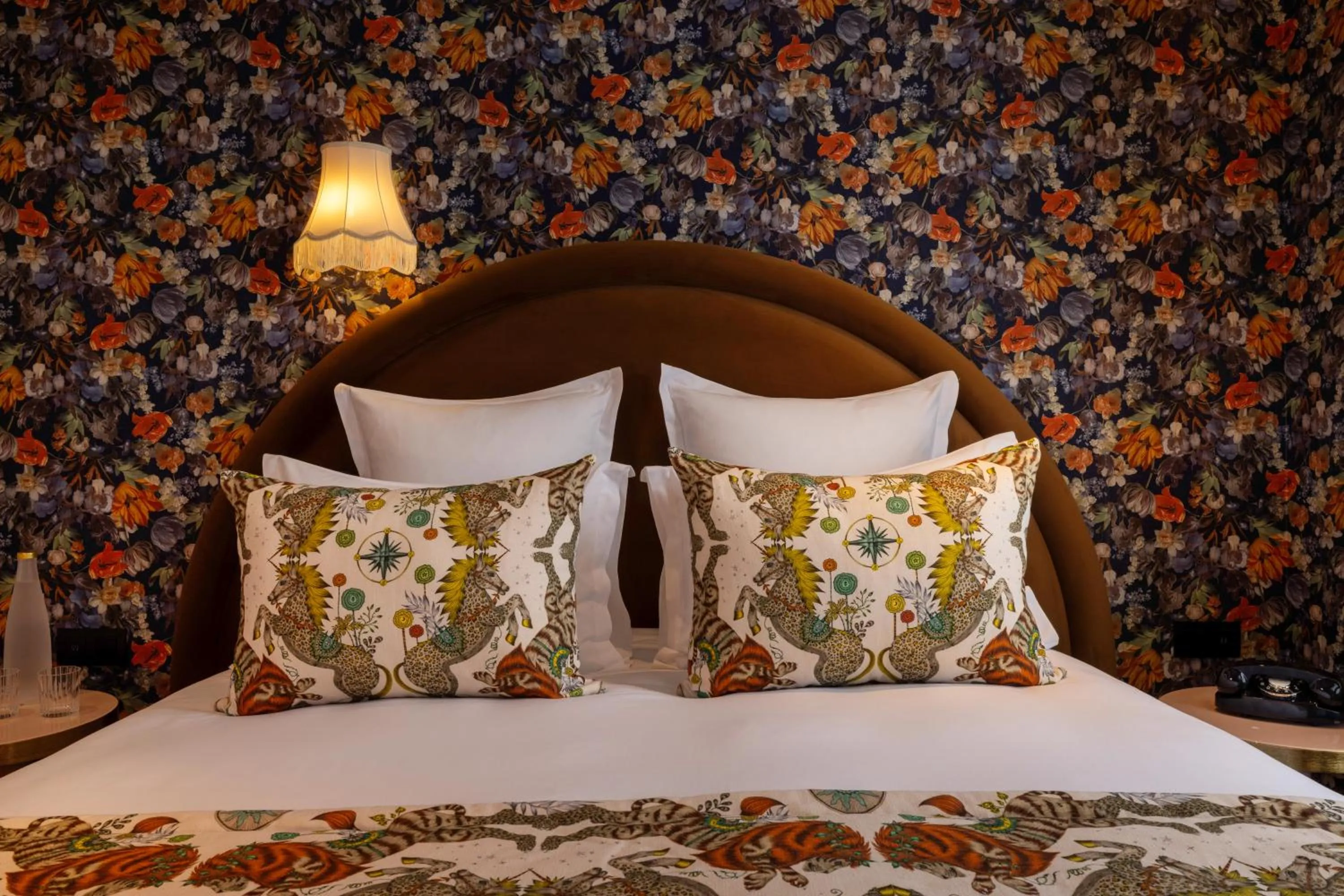 Bed in Hôtel Ginette à la Folie & Spa