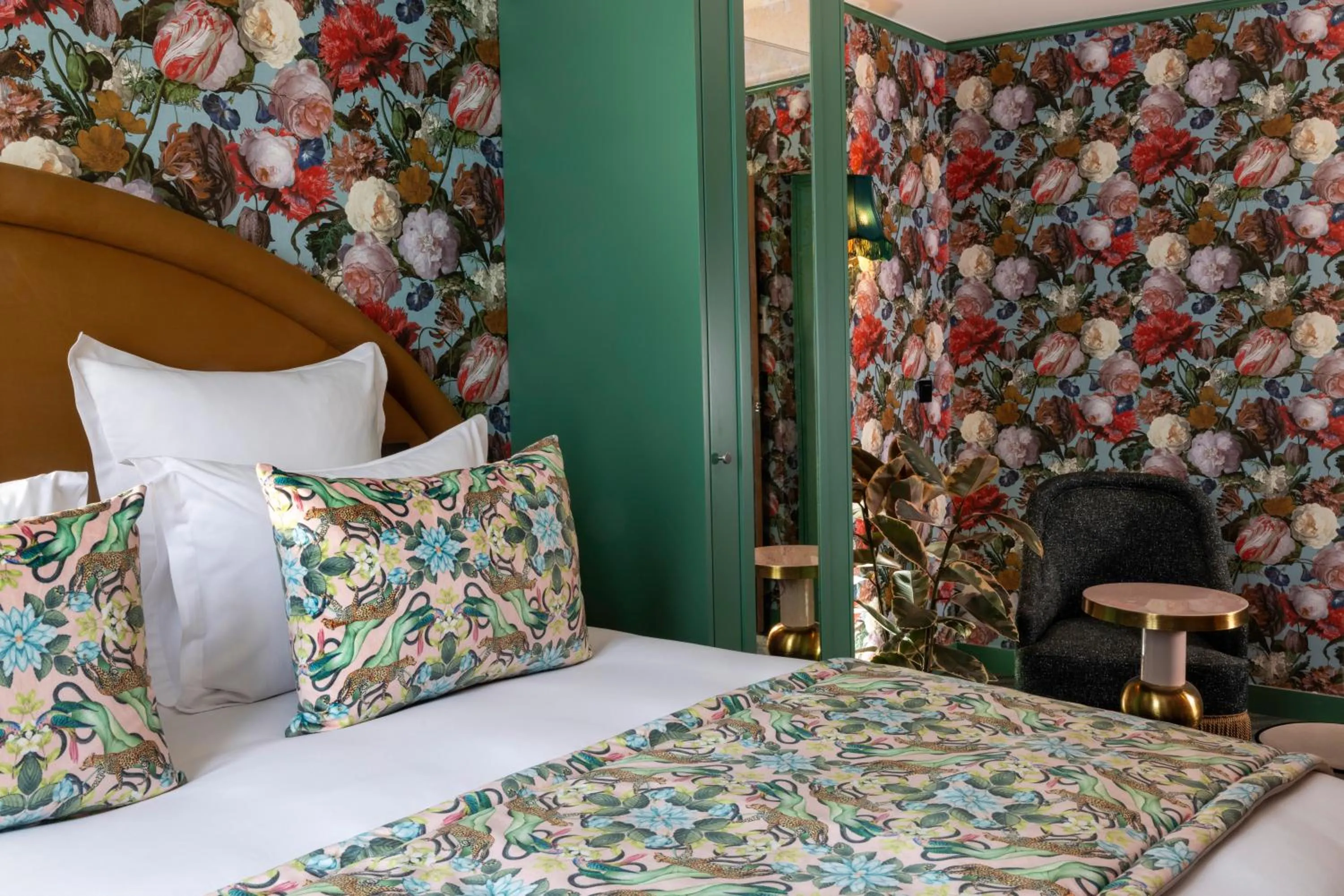 Bed in Hôtel Ginette à la Folie & Spa