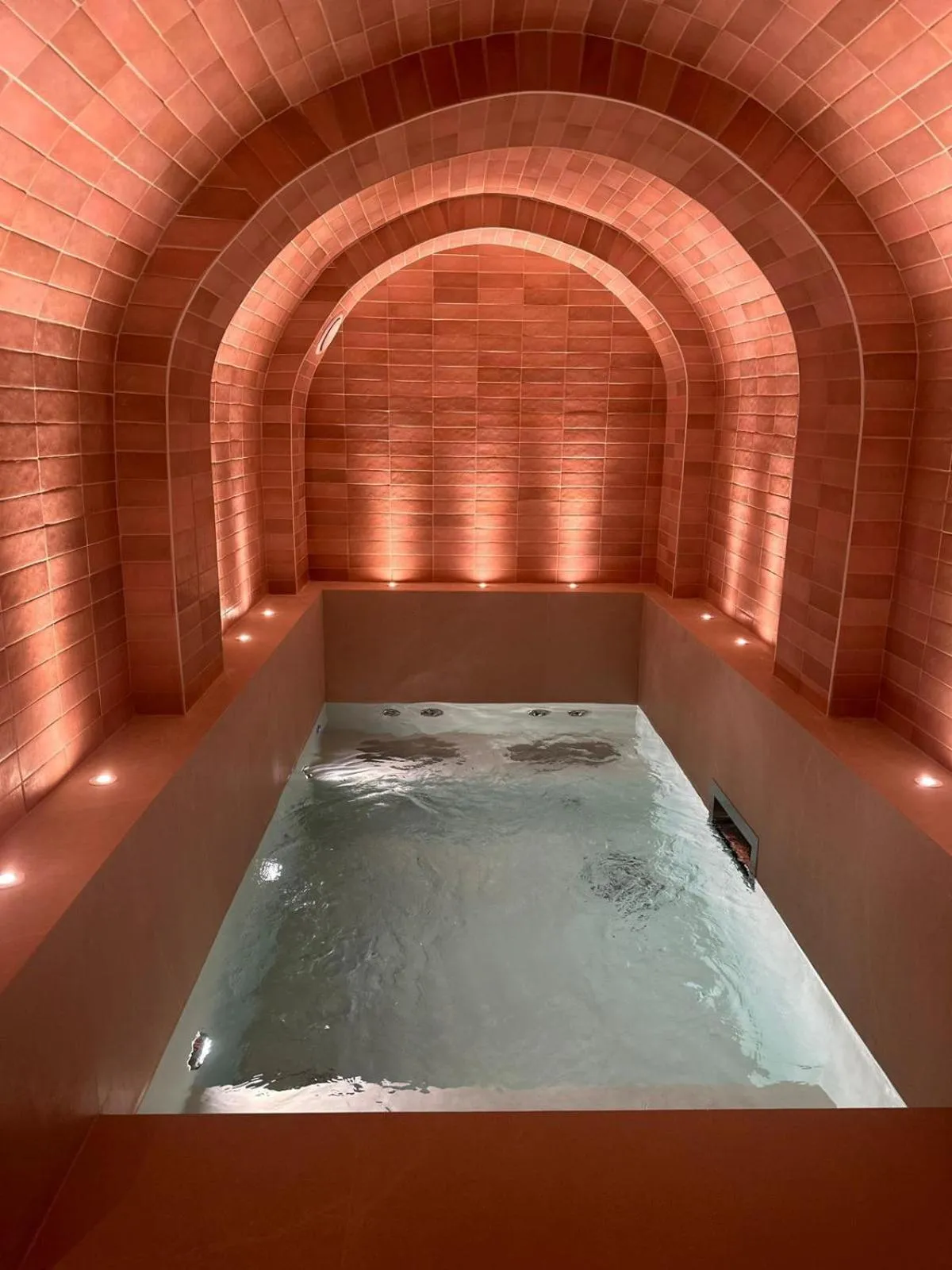 Swimming pool in Hôtel Ginette à la Folie & Spa