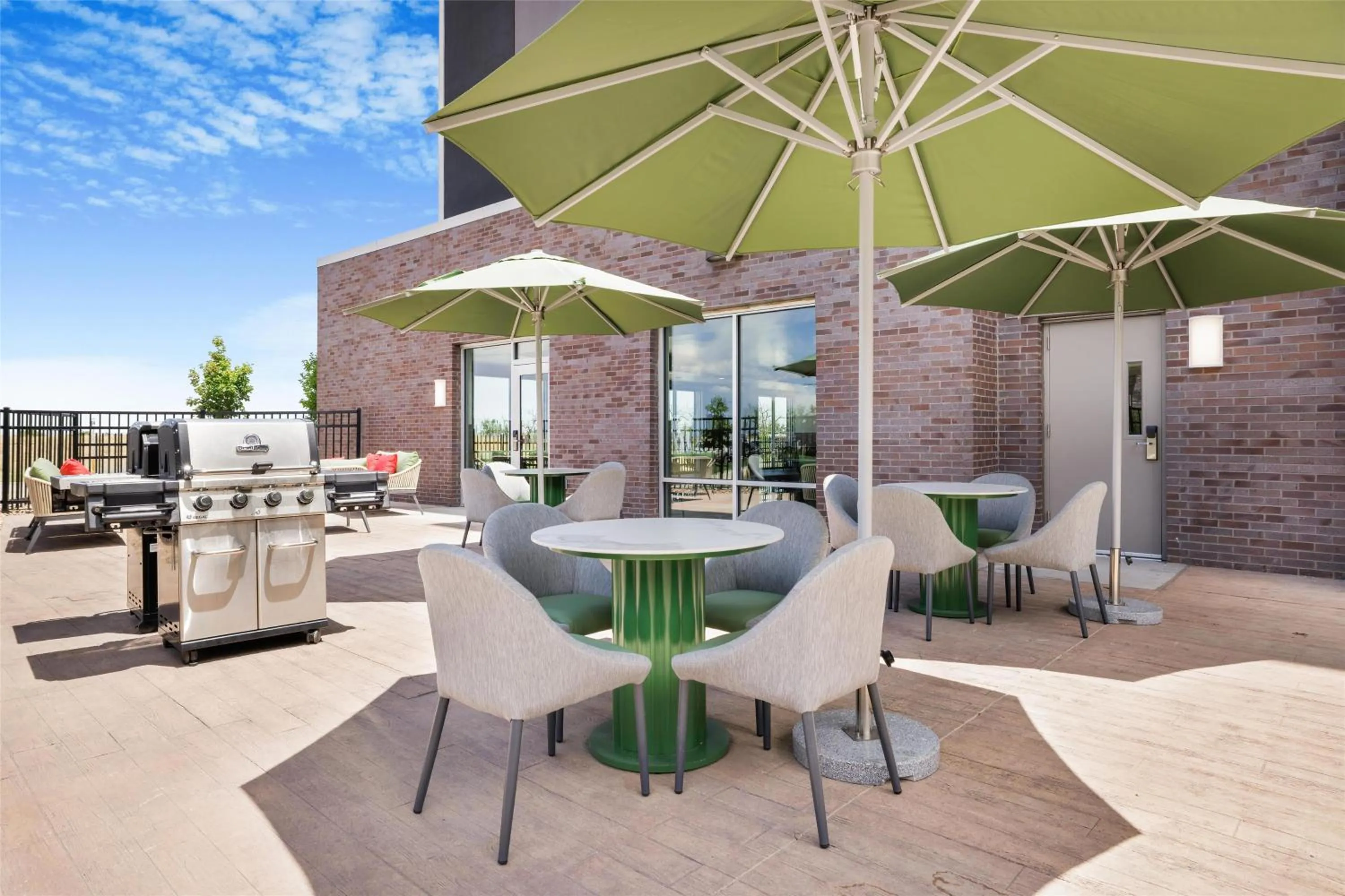 Patio in Hampton Inn Aurora Medical Center Denver