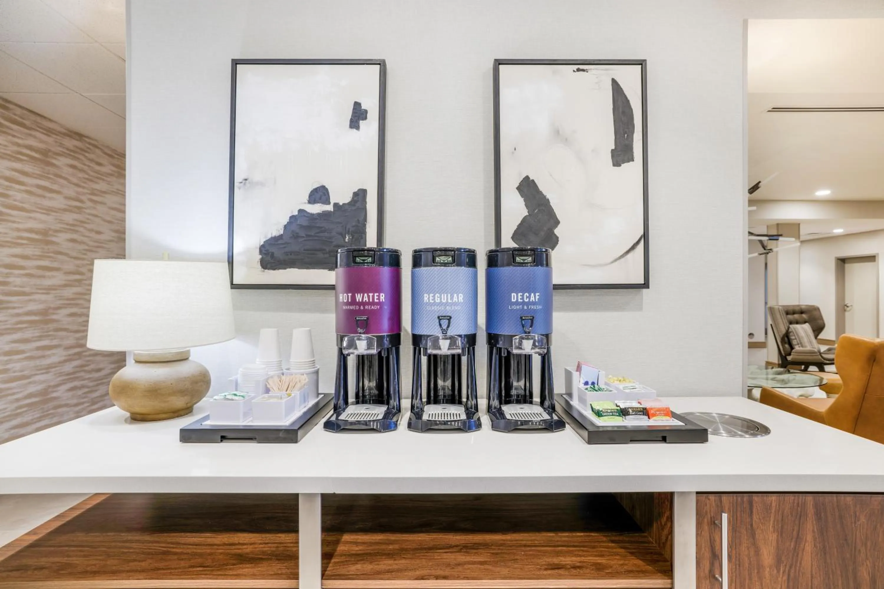 Coffee/tea facilities in Hampton Inn Aurora Medical Center Denver