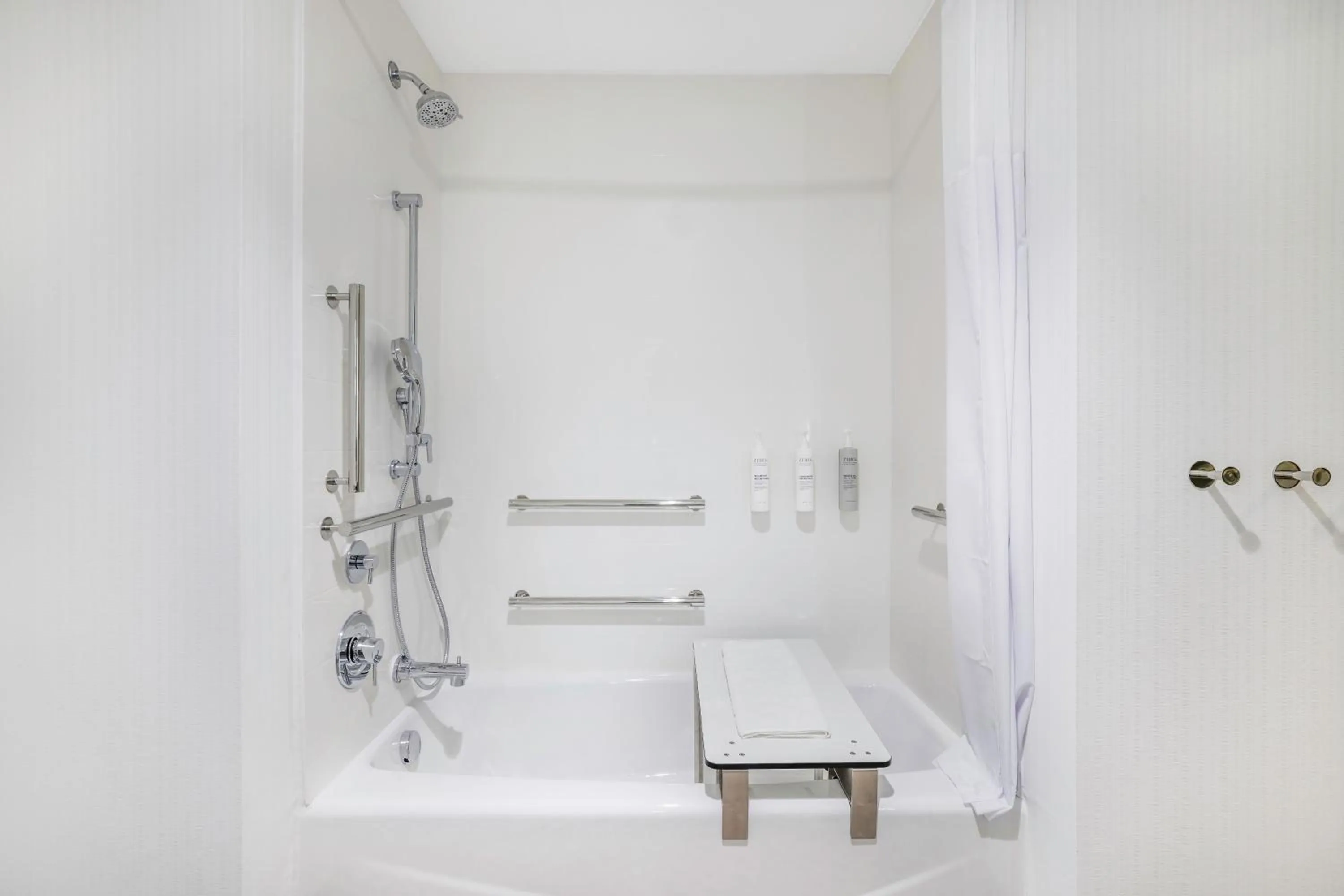 Bathroom in Hampton Inn Aurora Medical Center Denver