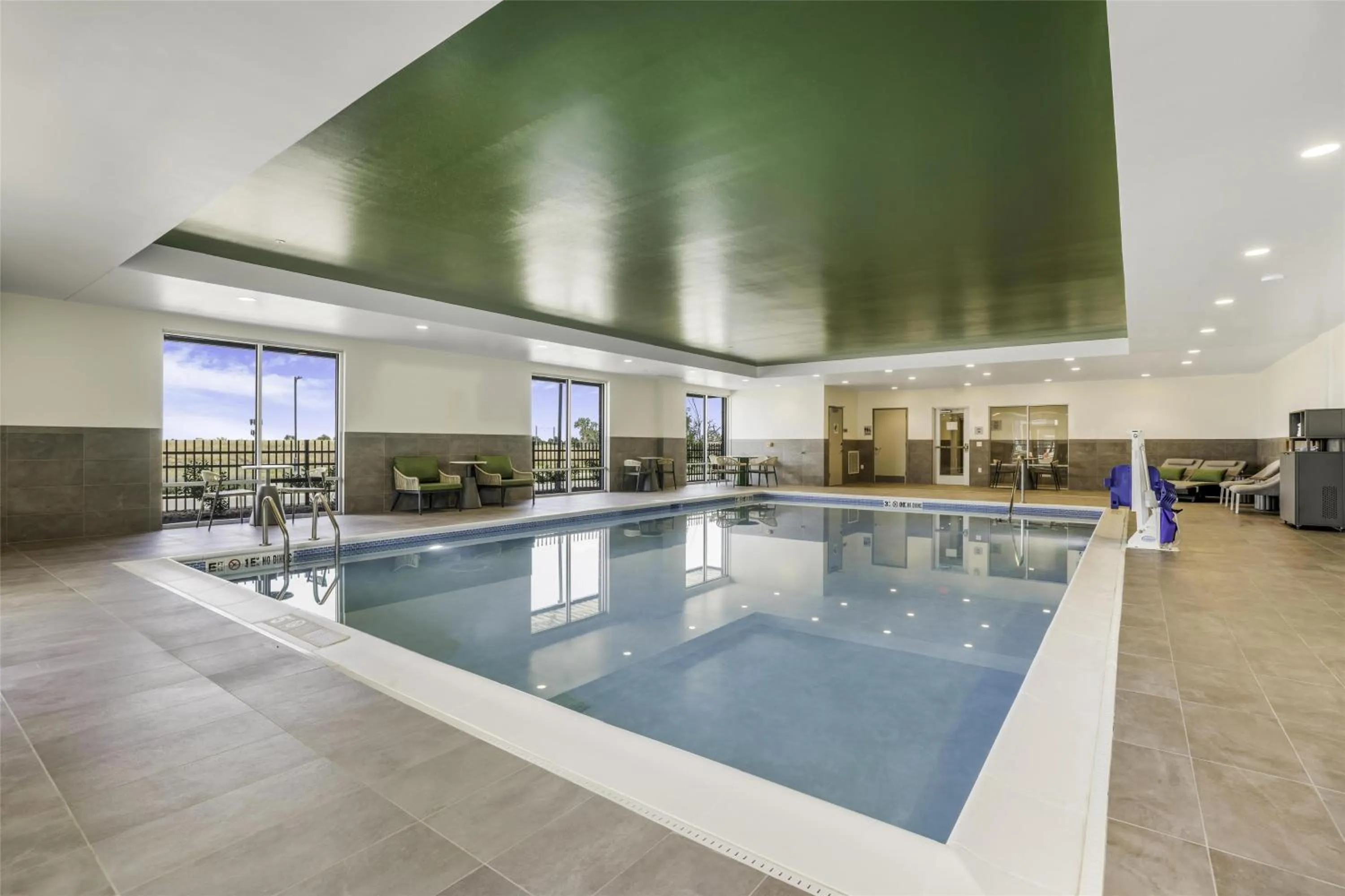 Pool view in Hampton Inn Aurora Medical Center Denver