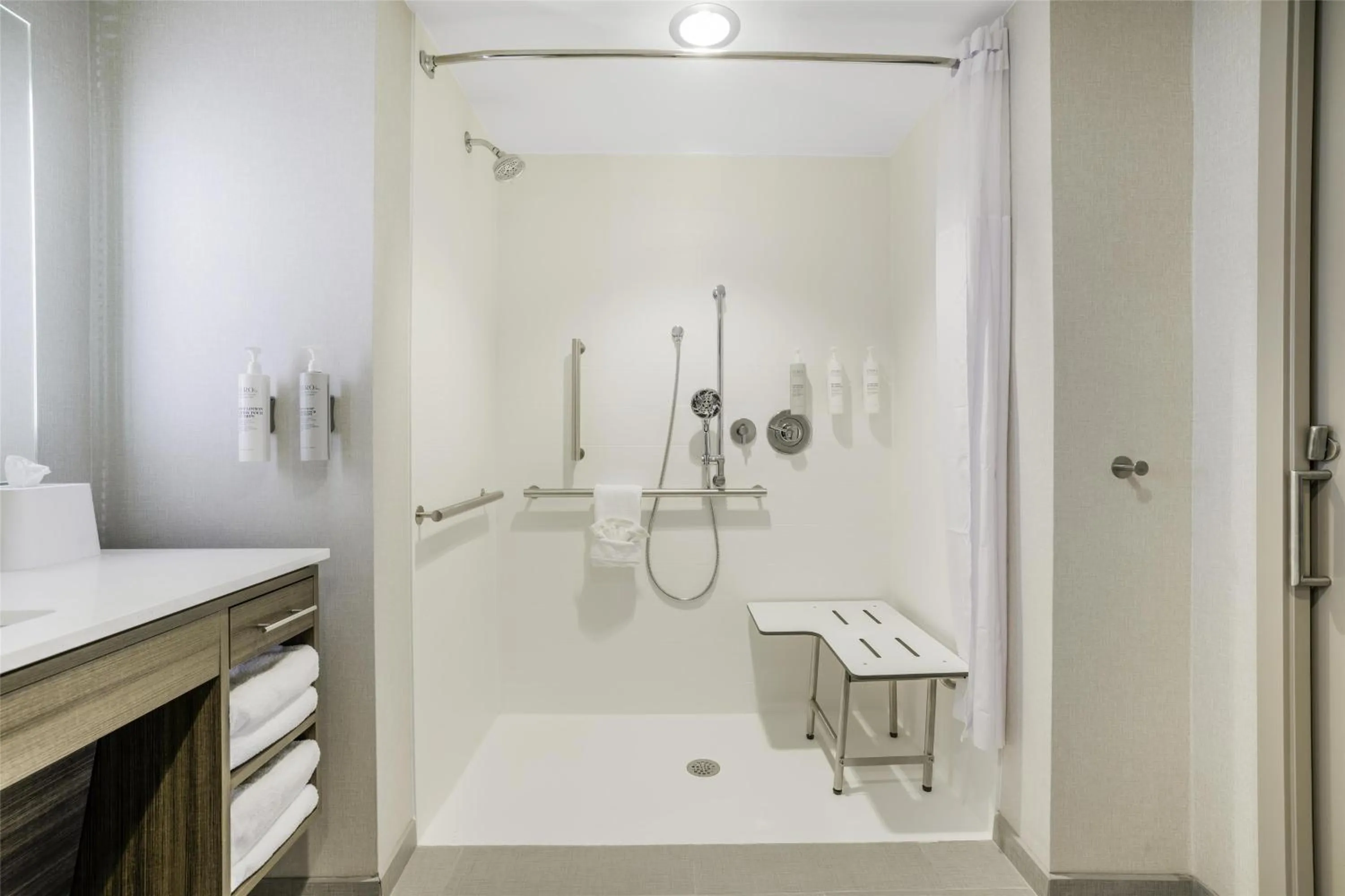 Bathroom in Home2 Suites By Hilton Aurora Medical Center Denver