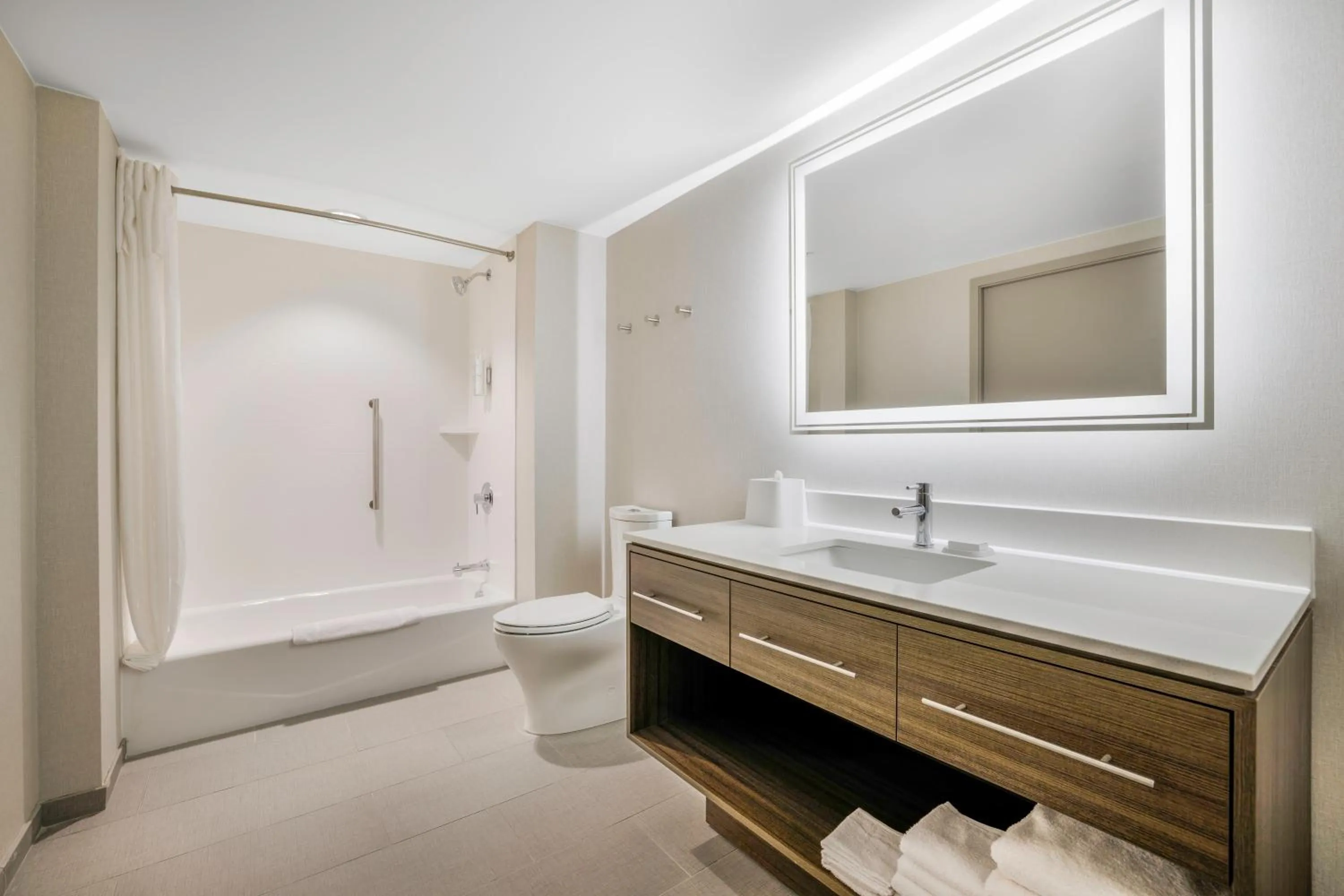 Bathroom in Home2 Suites By Hilton Aurora Medical Center Denver