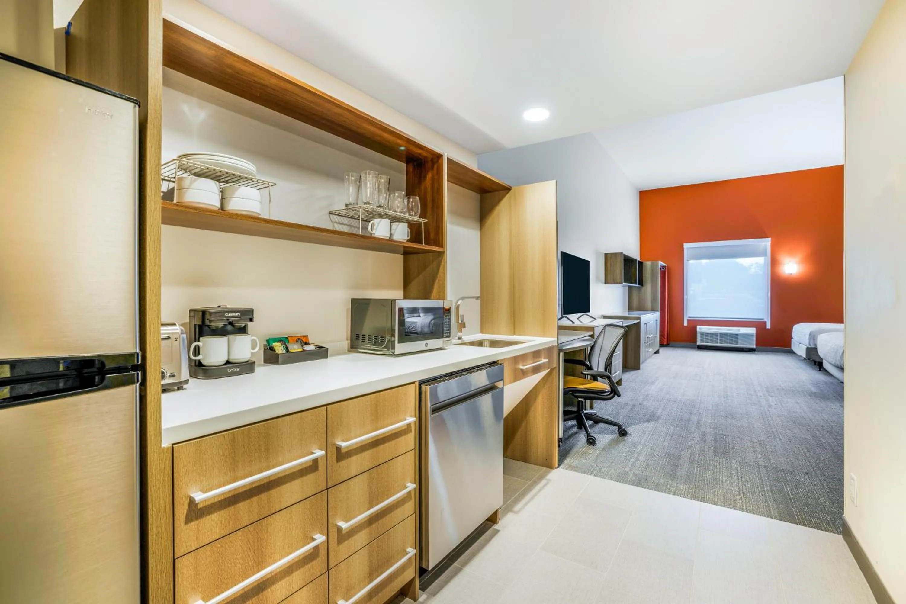 kitchen in Home2 Suites By Hilton Aurora Medical Center Denver