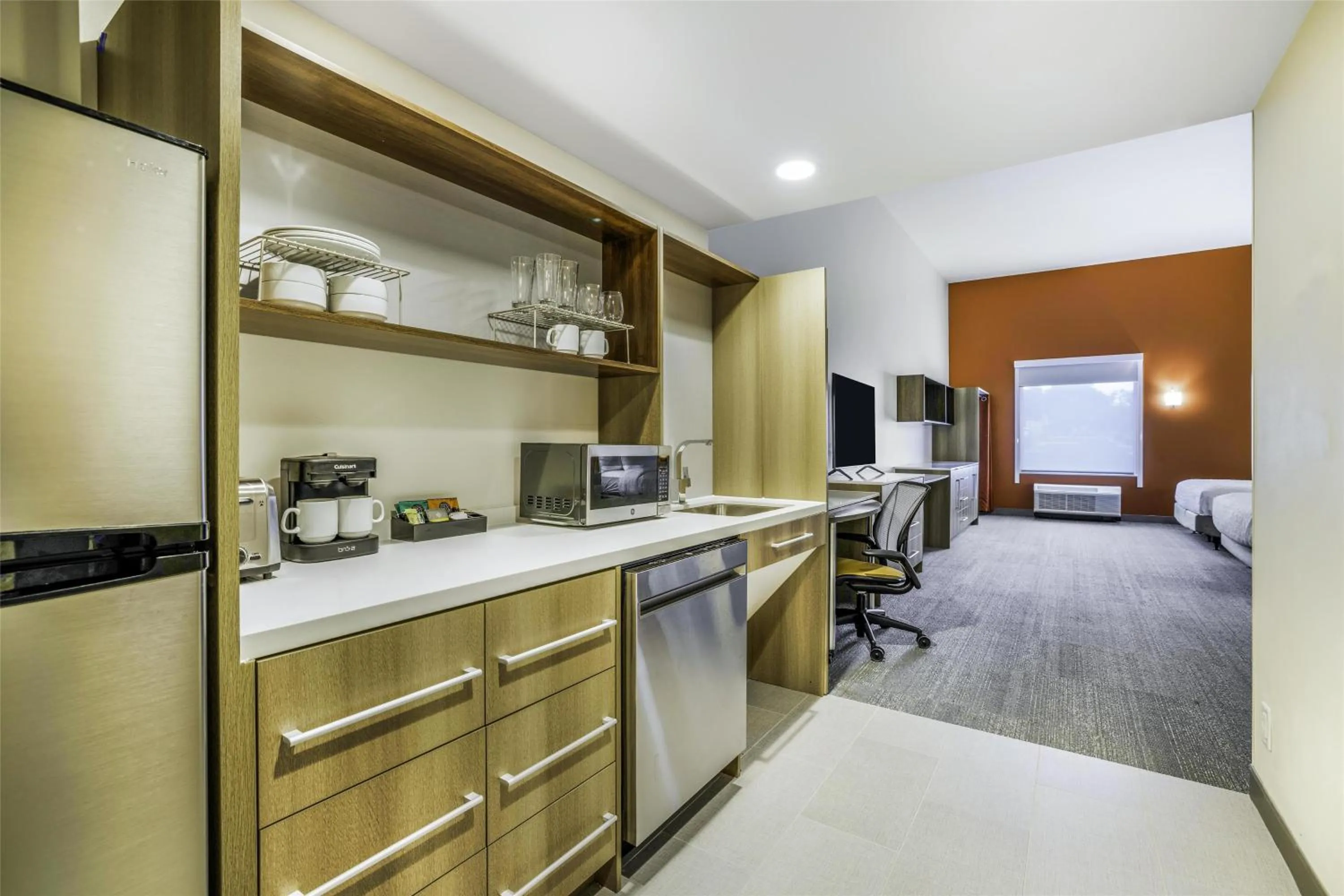 Kitchen or kitchenette in Home2 Suites By Hilton Aurora Medical Center Denver