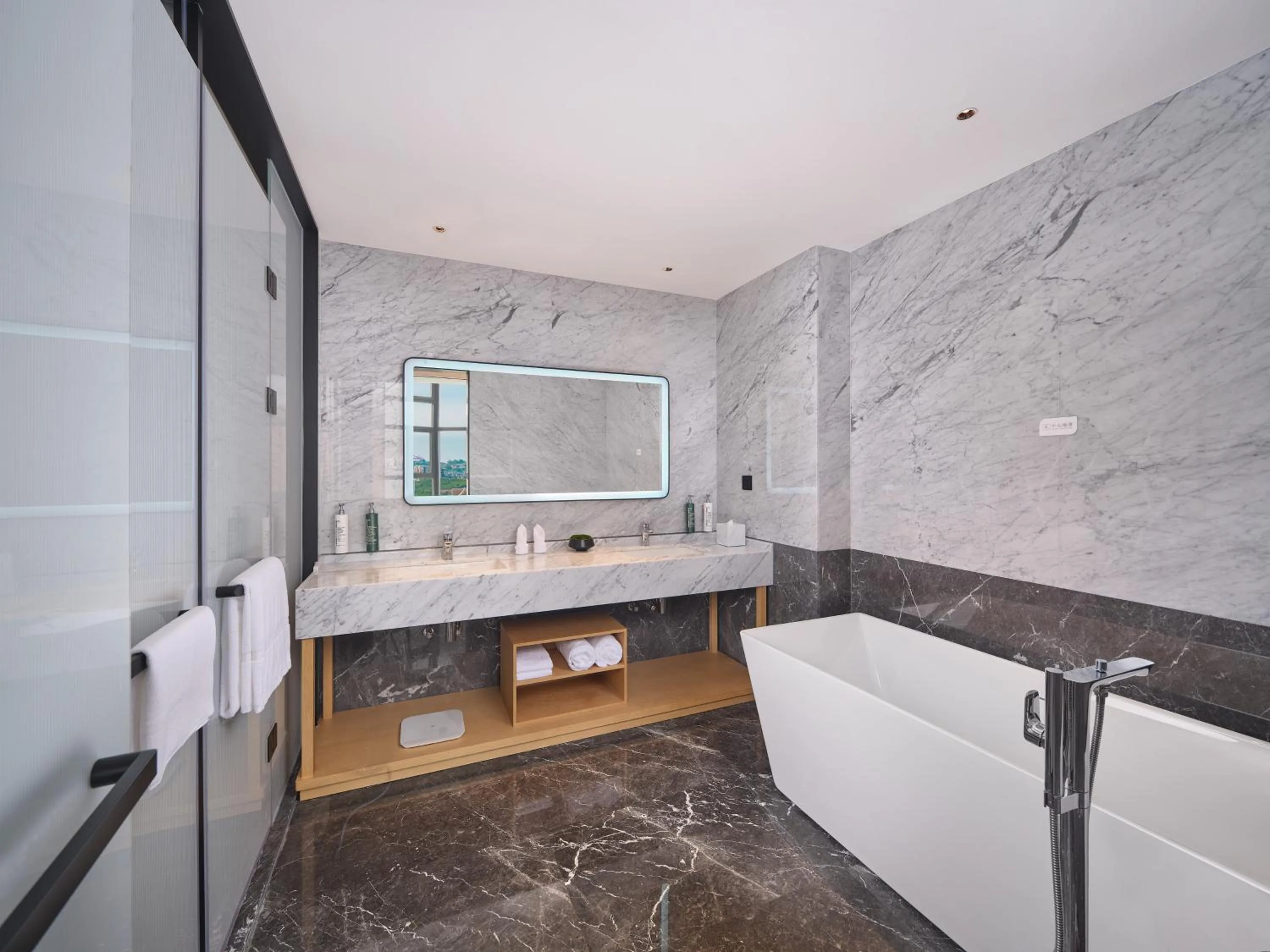 Bath in Hilton Garden Inn Huludao Longxing Road