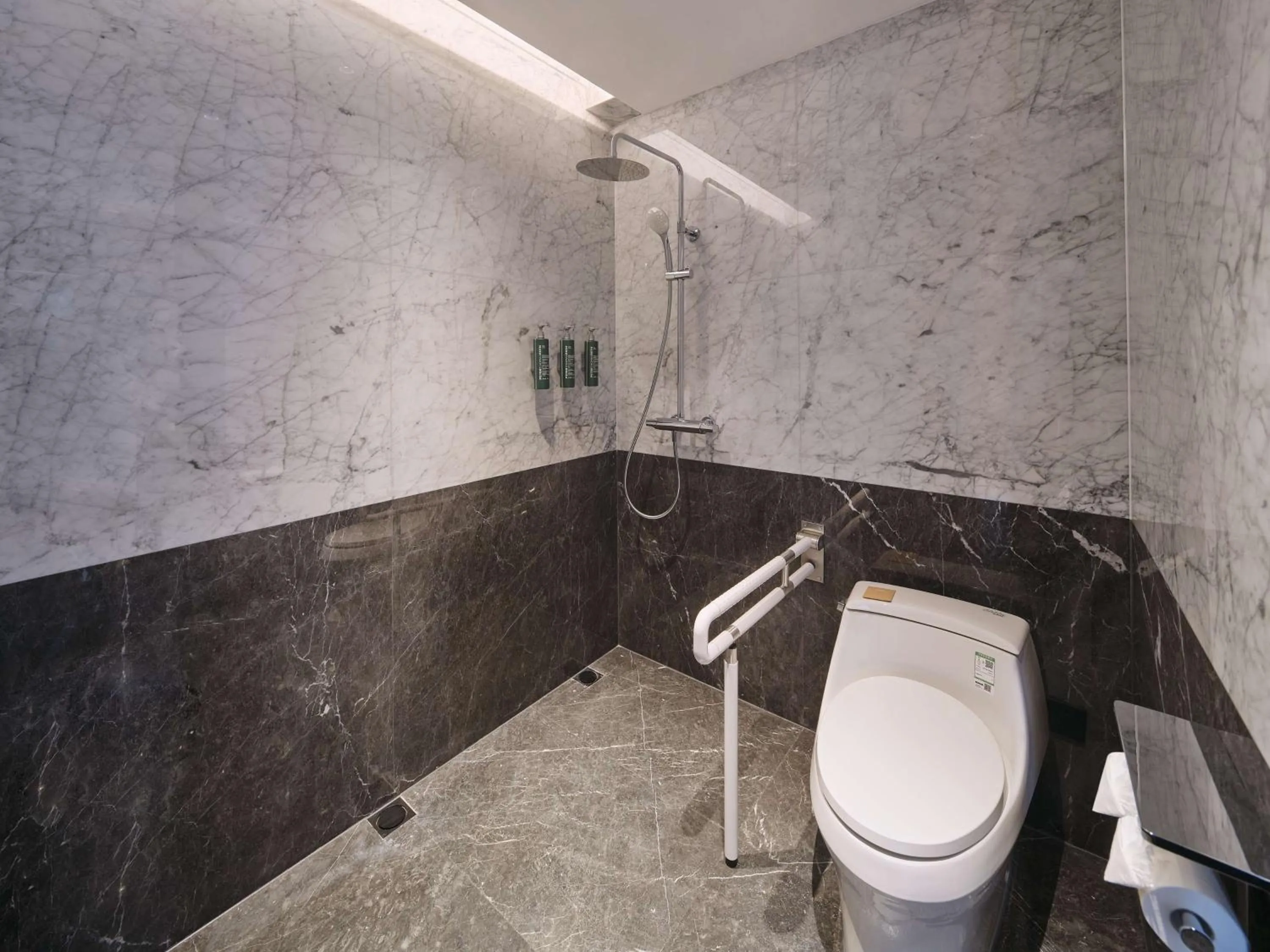 Bathroom in Hilton Garden Inn Huludao Longxing Road