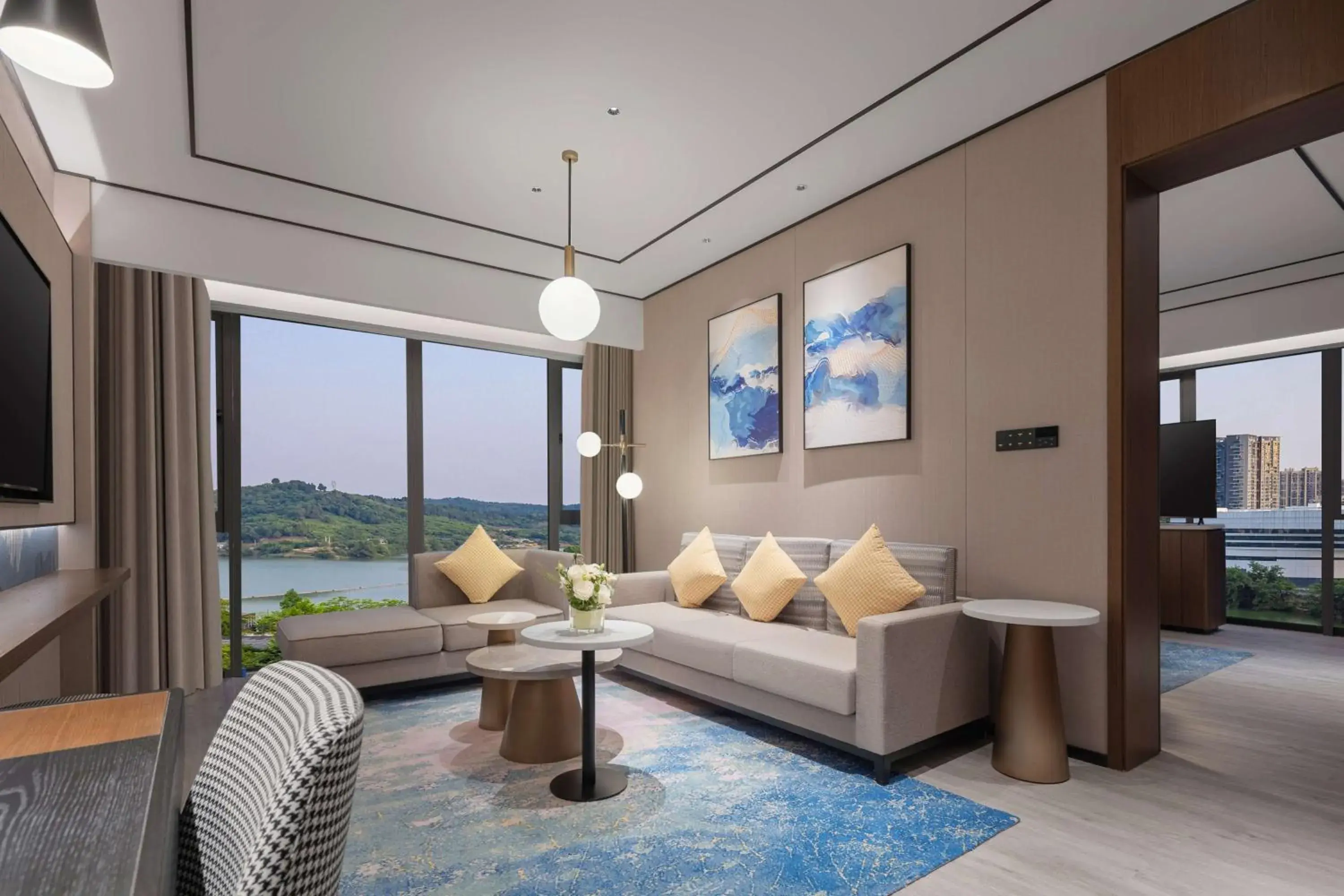 Deluxe King Suite with Lake View in Hilton Garden Inn Yichang Yiling Deluxe King Suite with Lake View in Hilton Garden Inn Yichang Yiling