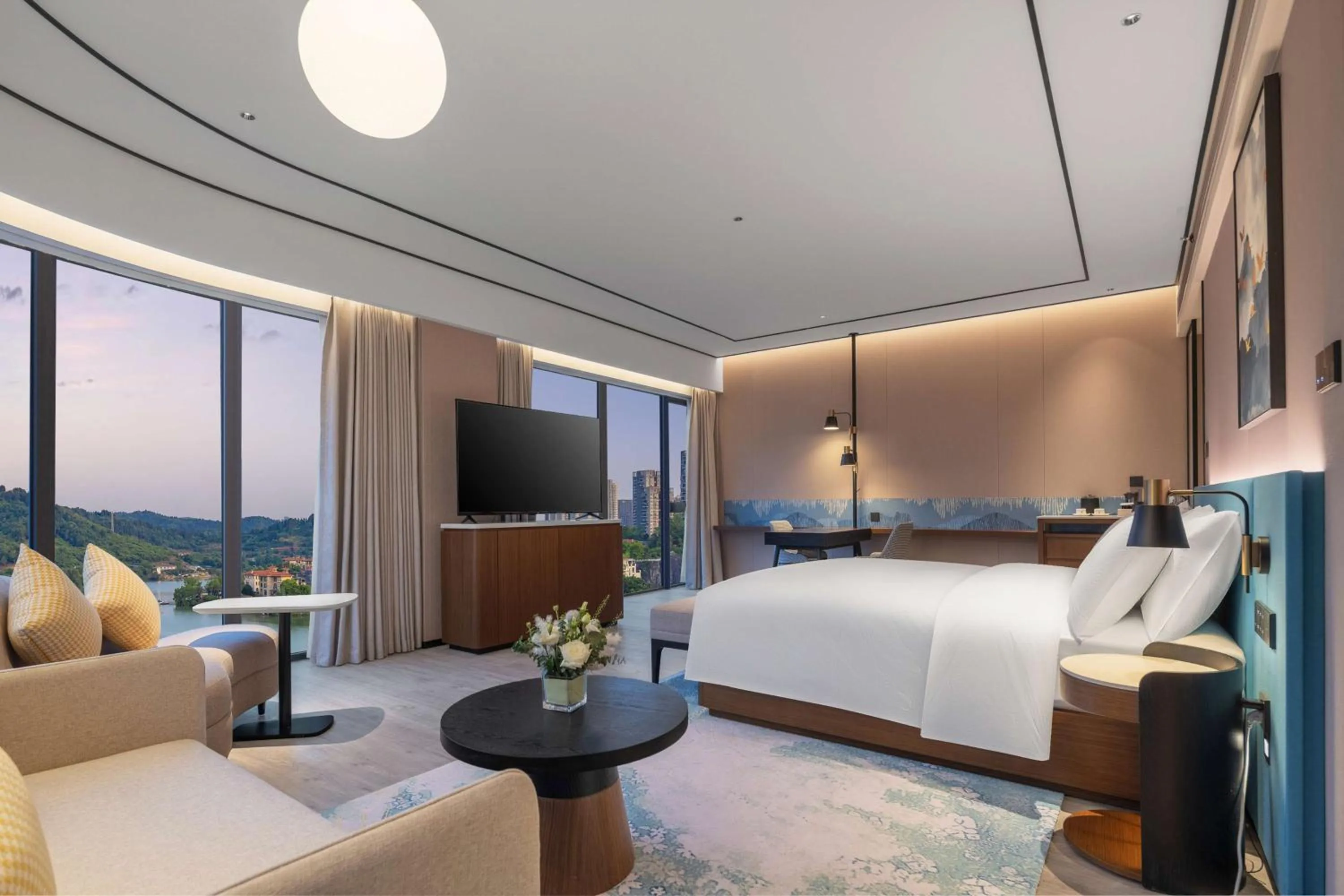 Living room, Bed in Hilton Garden Inn Yichang Yiling