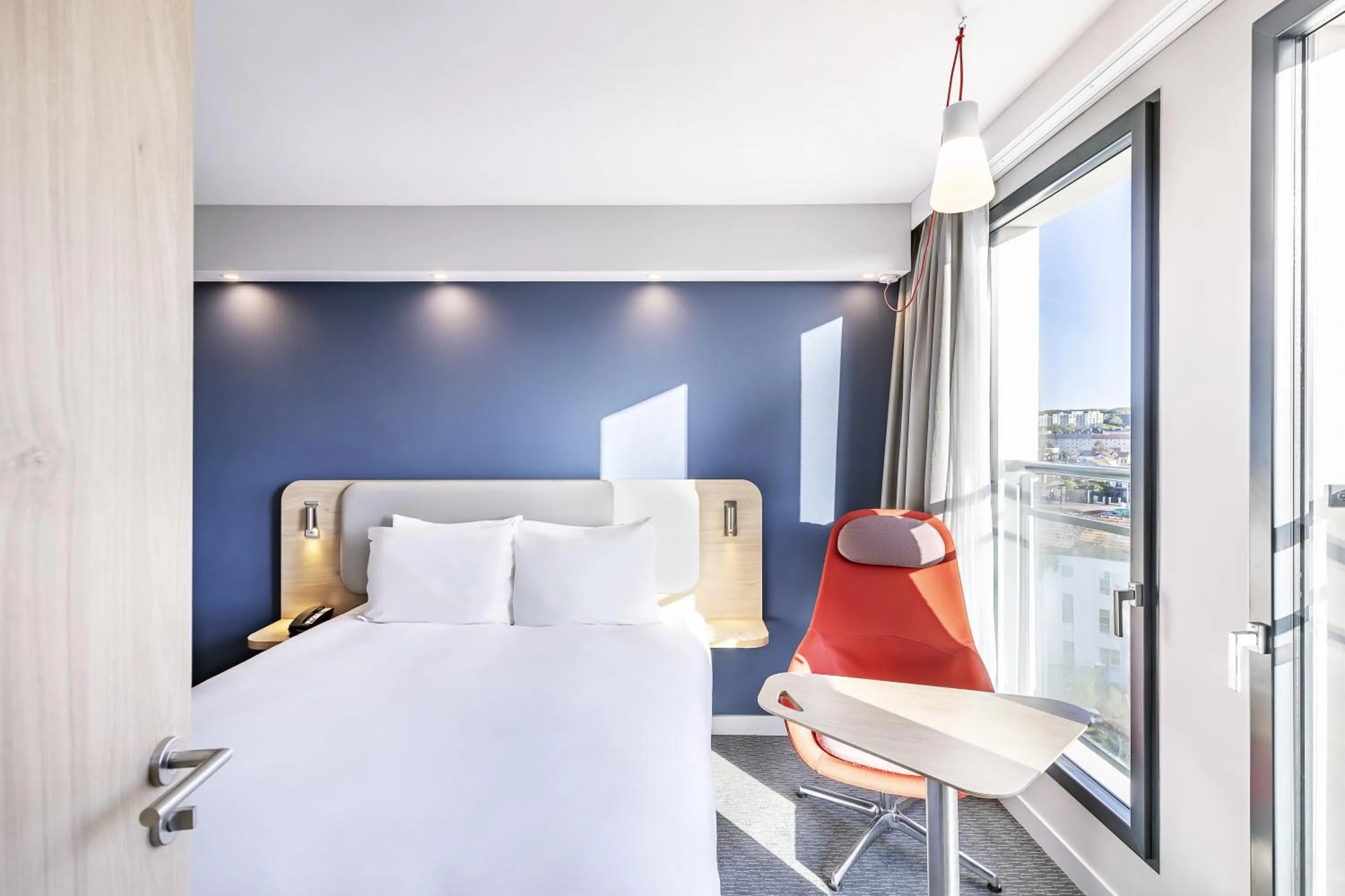 Bed in Holiday Inn Express Paris - Poissy by IHG