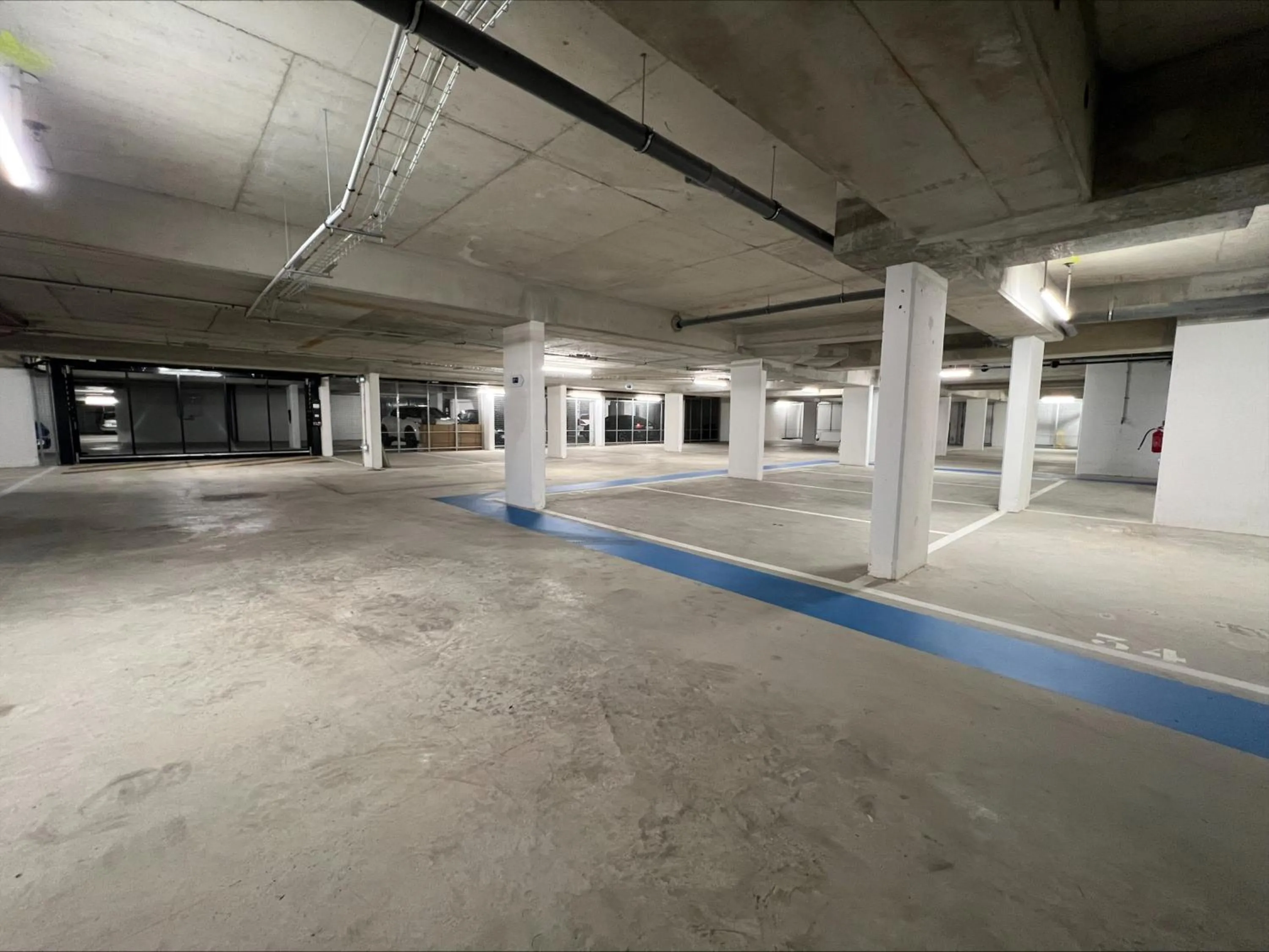 Parking in Holiday Inn Express Paris - Poissy by IHG