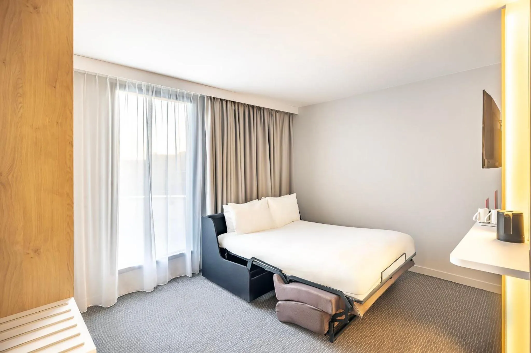 Photo of the whole room, Bed in Holiday Inn Express Paris - Poissy by IHG