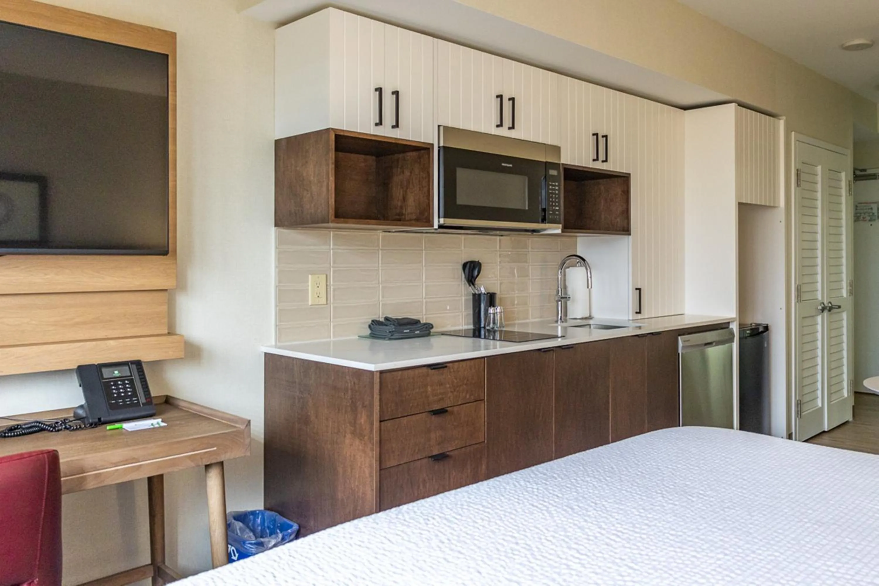 Deluxe King Studio in Staybridge Suites St. Catharines Conf Ctr by IHG