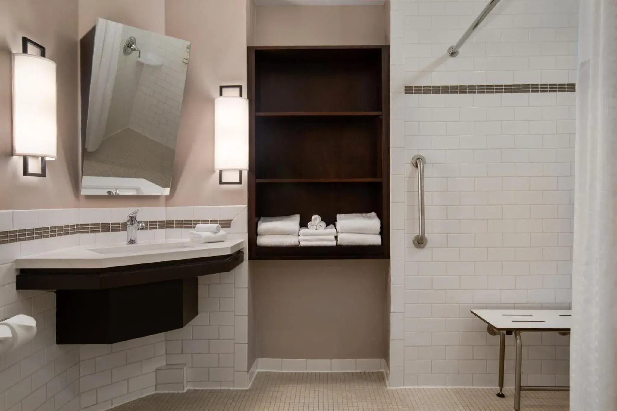 Queen Room with Accessible Roll In Shower - Non-Smoking in Staybridge Suites St. Catharines Conf Ctr by IHG Queen Room with Accessible Roll In Shower - Non-Smoking in Staybridge Suites St. Catharines Conf Ctr by IHG