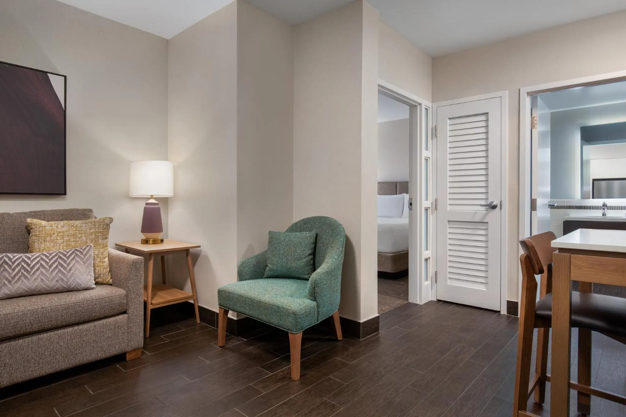 Photo of the whole room, Bed in Staybridge Suites St. Catharines Conf Ctr by IHG