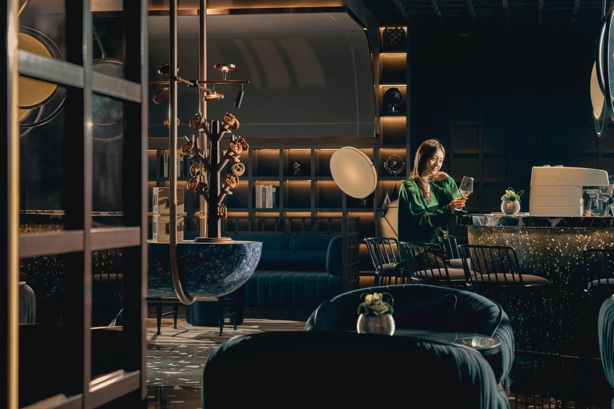 Lounge or bar in Hotel Indigo Ningbo Riverside by IHG