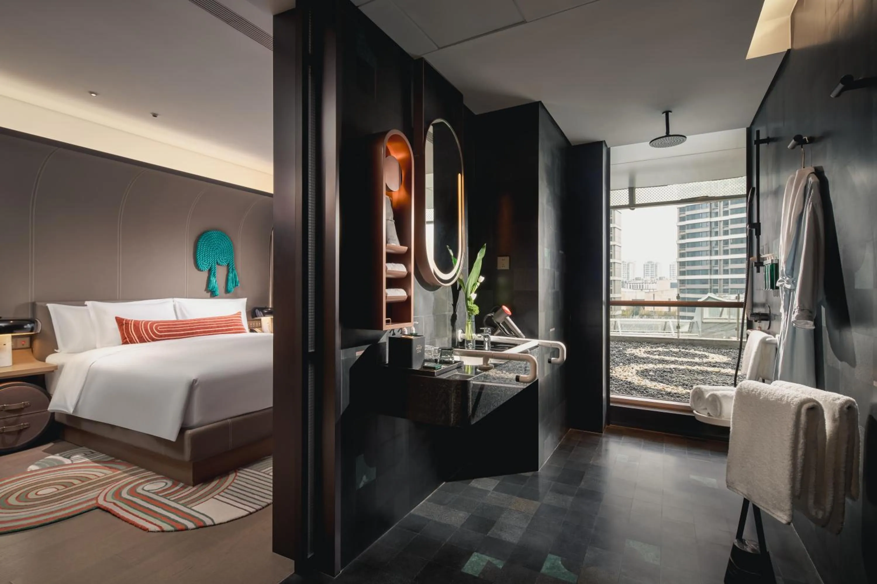 Toilet, Bed in Hotel Indigo Ningbo Riverside by IHG