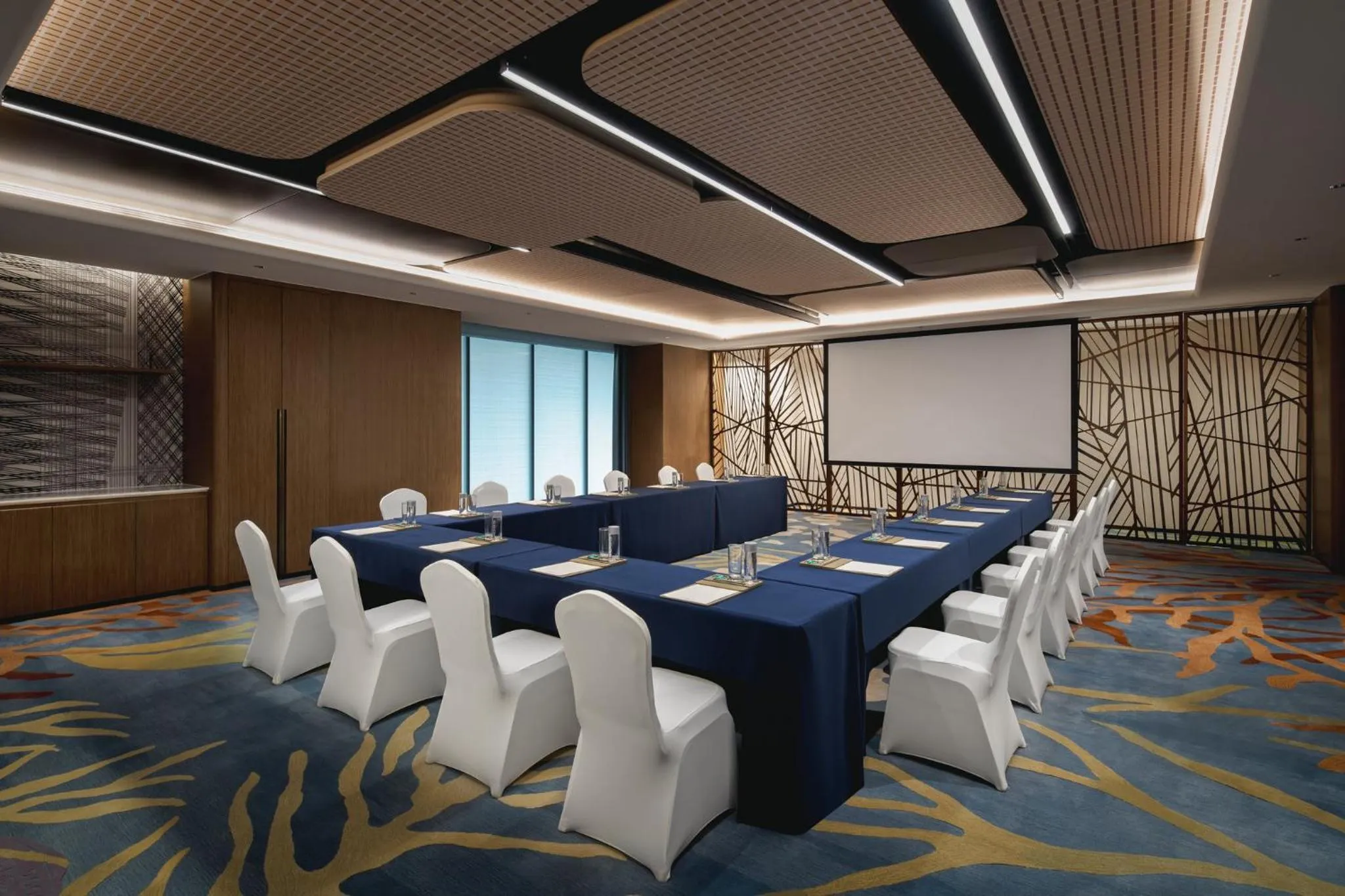 Meeting/conference room in Hotel Indigo Yantai Golden Coast by IHG