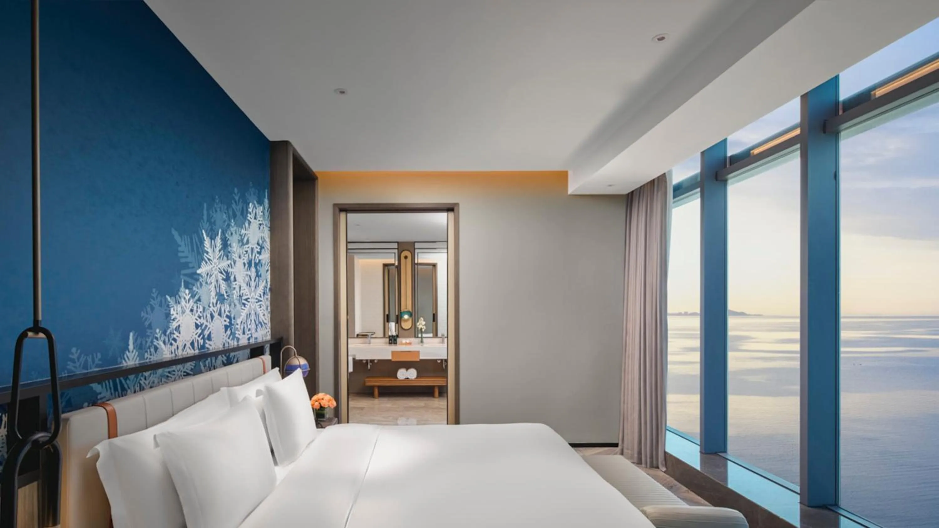 Photo of the whole room, Bed in Hotel Indigo Yantai Golden Coast by IHG