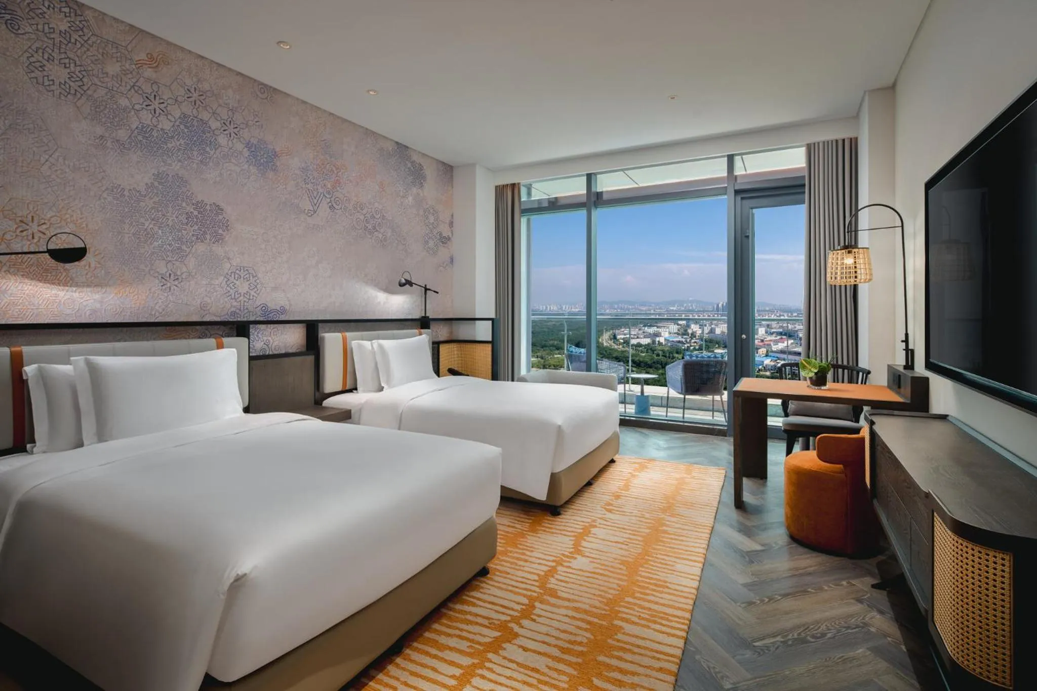 Photo of the whole room, Bed in Hotel Indigo Yantai Golden Coast by IHG